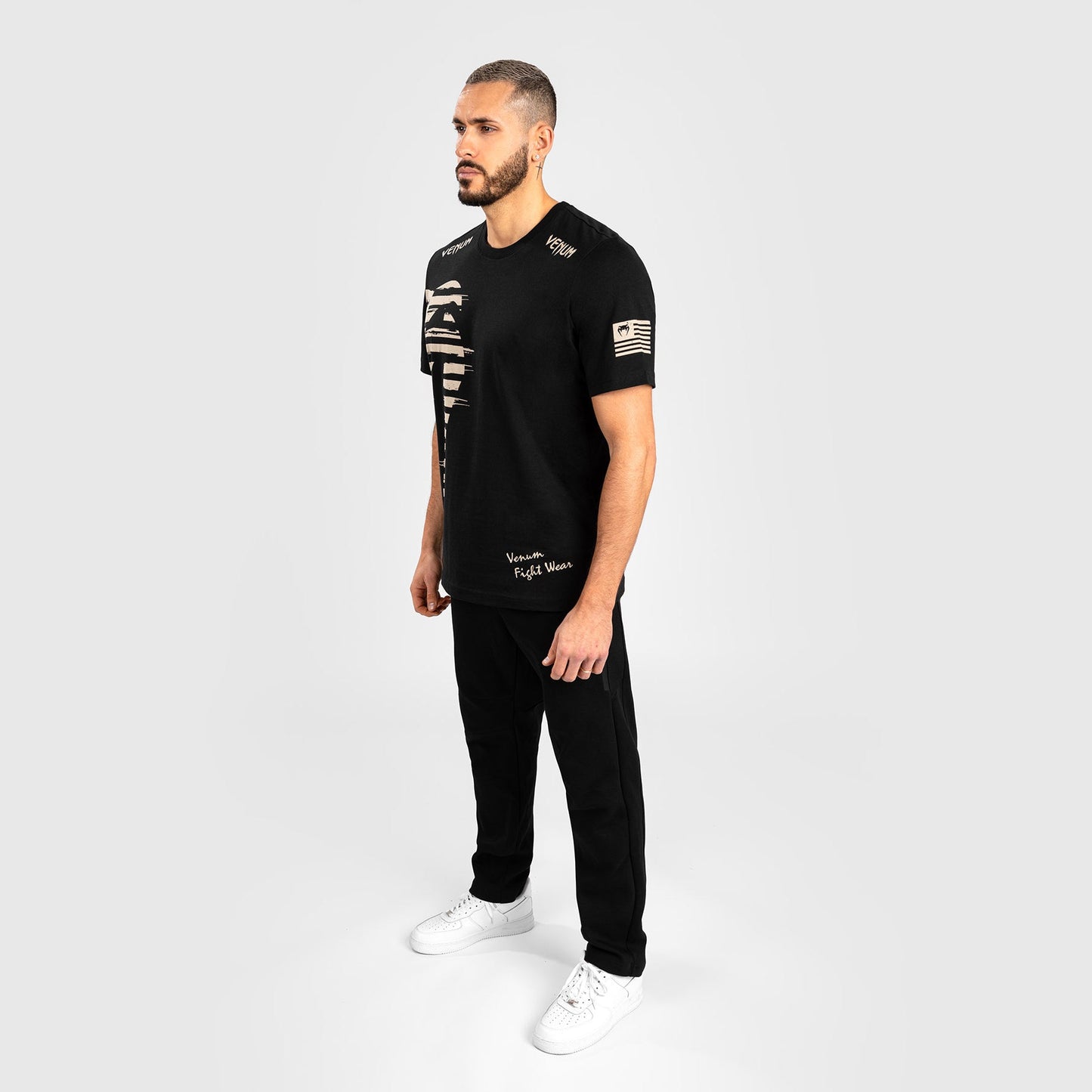 VENUM GIANT USA T-SHIRT - REGULAR FIT - BLACK