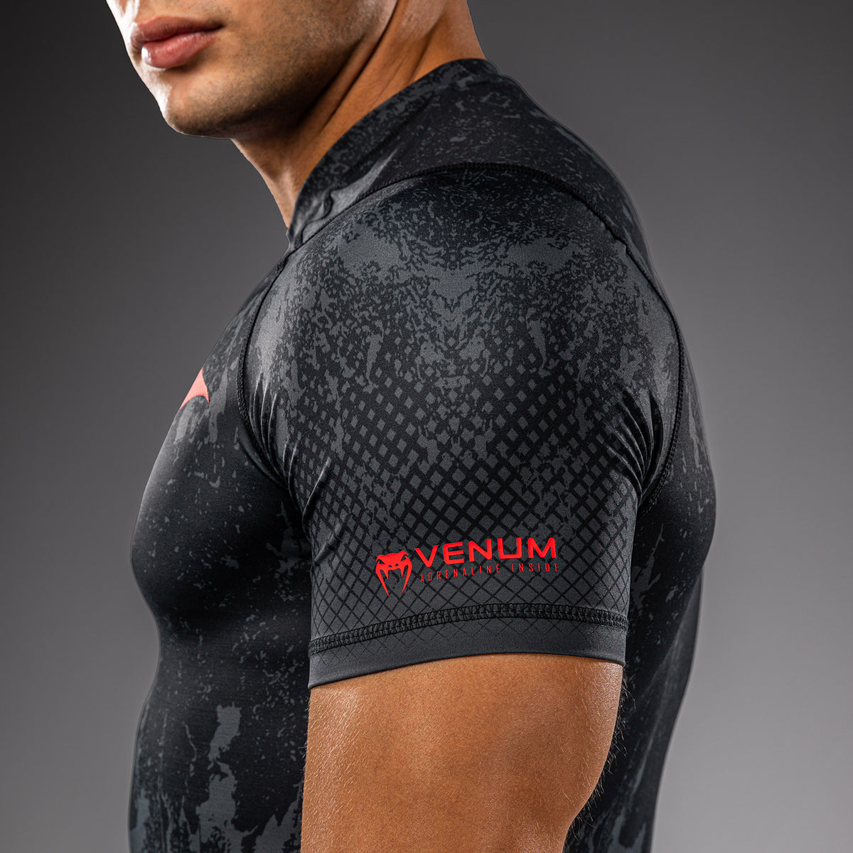 Venum x Batman Short Sleeve Rashguard - Black/Grey/Red