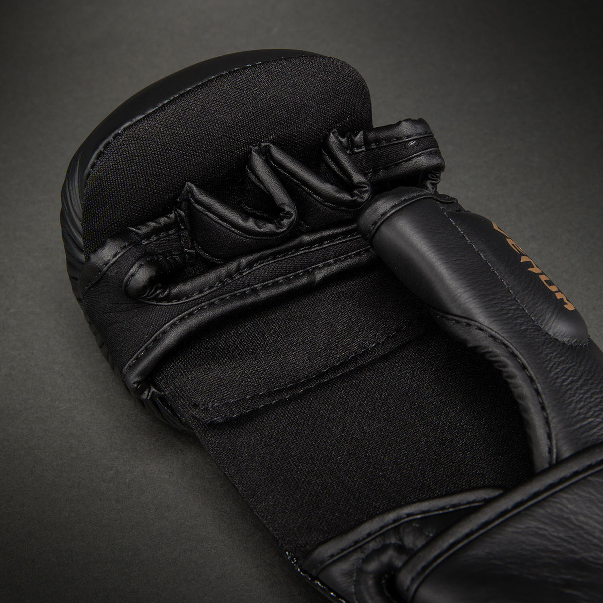 Venum Attack 2.0 Sparring Gloves Leather - Black/Gold
