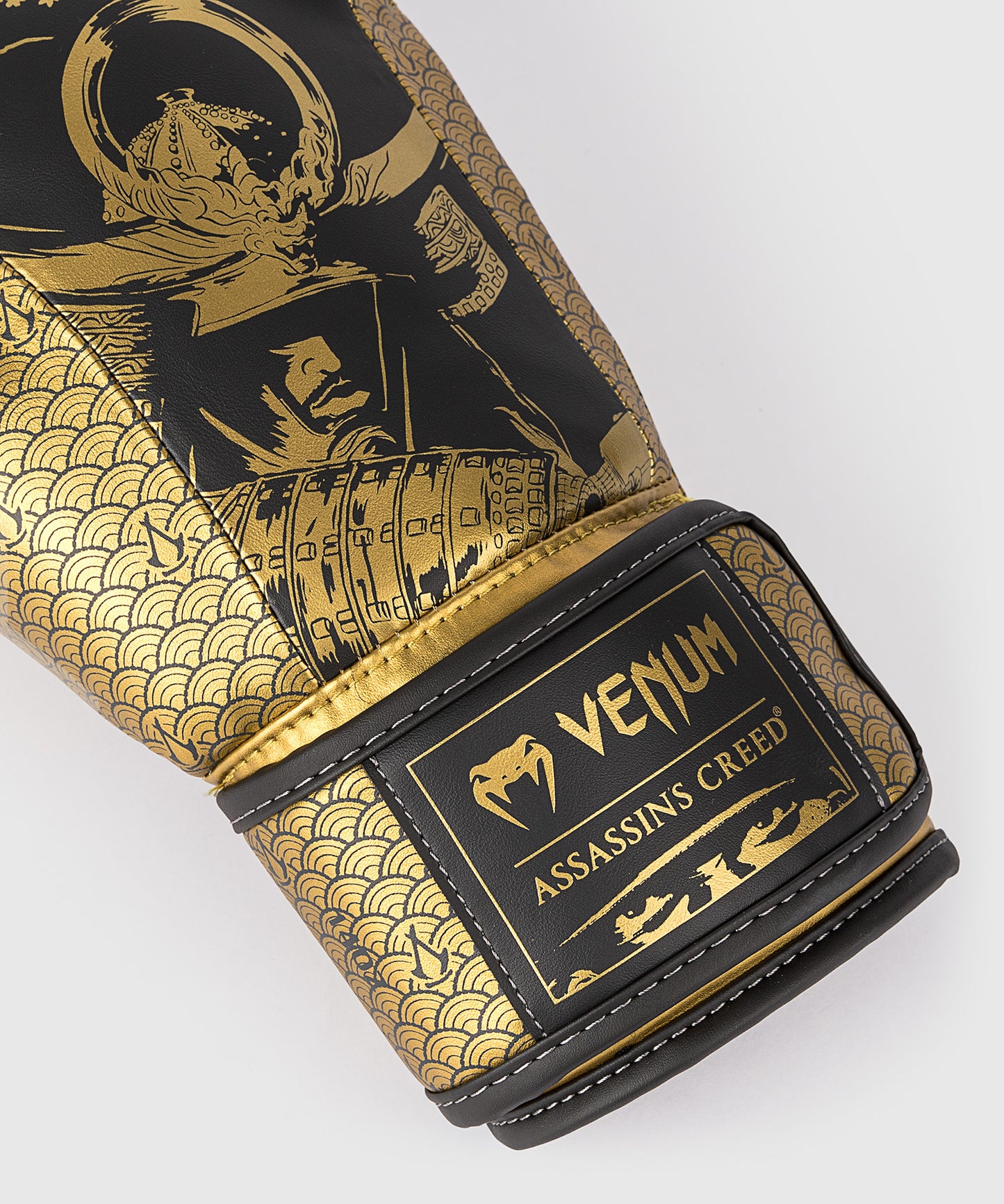 Venum x Assassin's Creed Shadows Boxing Gloves - Black/Gold