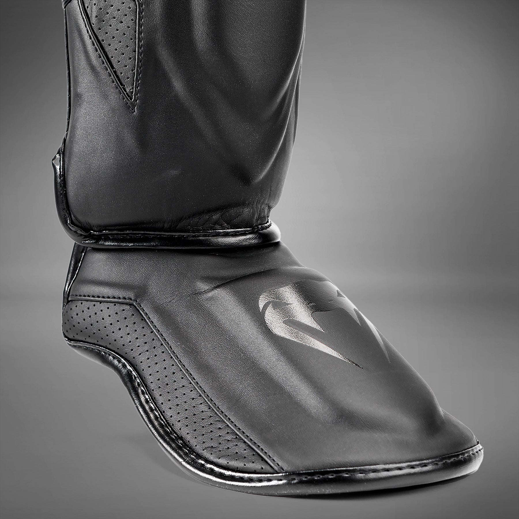 Shin Guards Elite Evo Venum - Black/Black - Venum