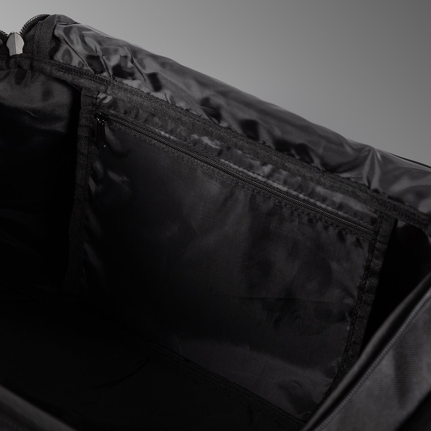 Venum Essential Duffle Bag (Large, 61L) - Black