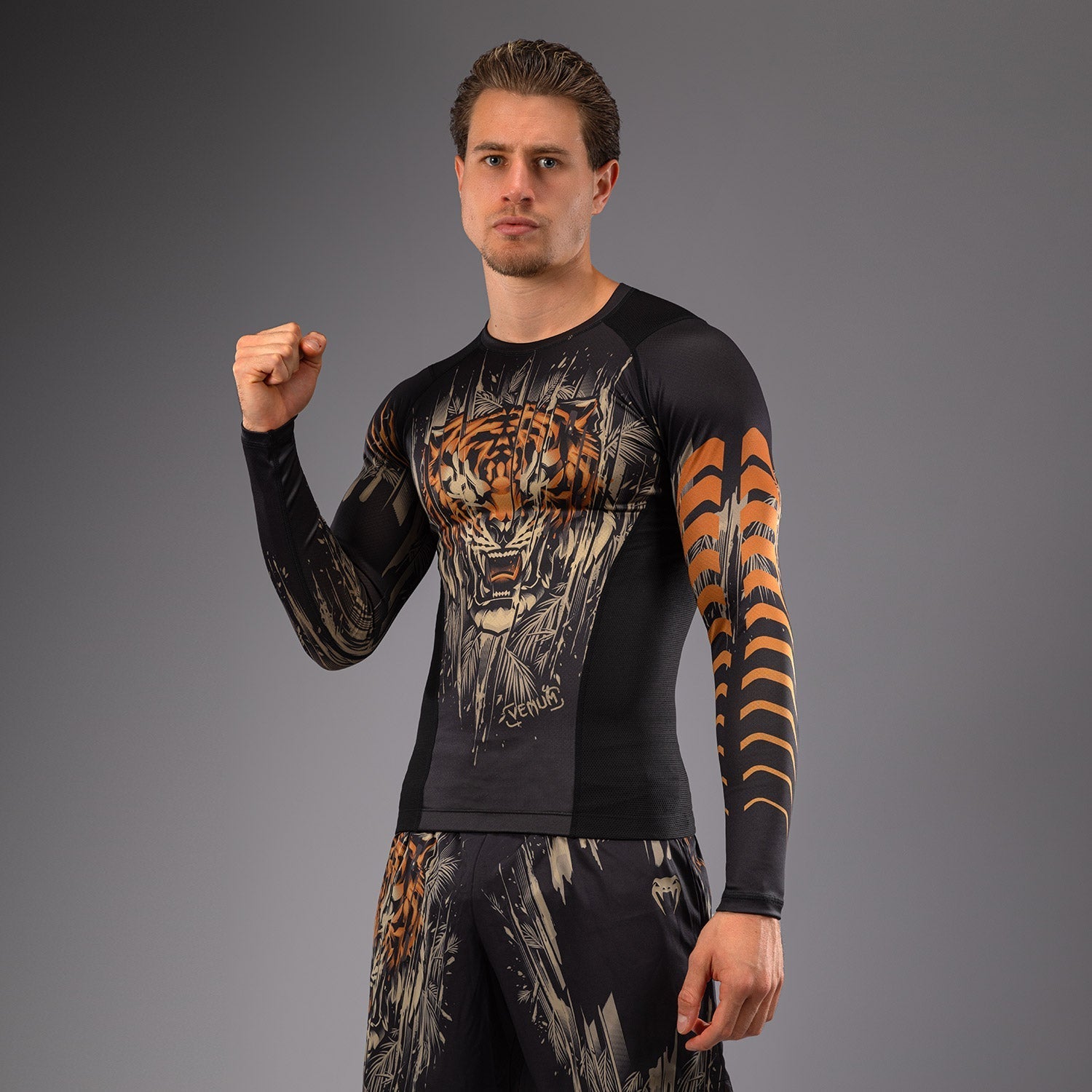 Venum Tiger Men's Long Sleeve Rashguard Black/Neon Orange Venum