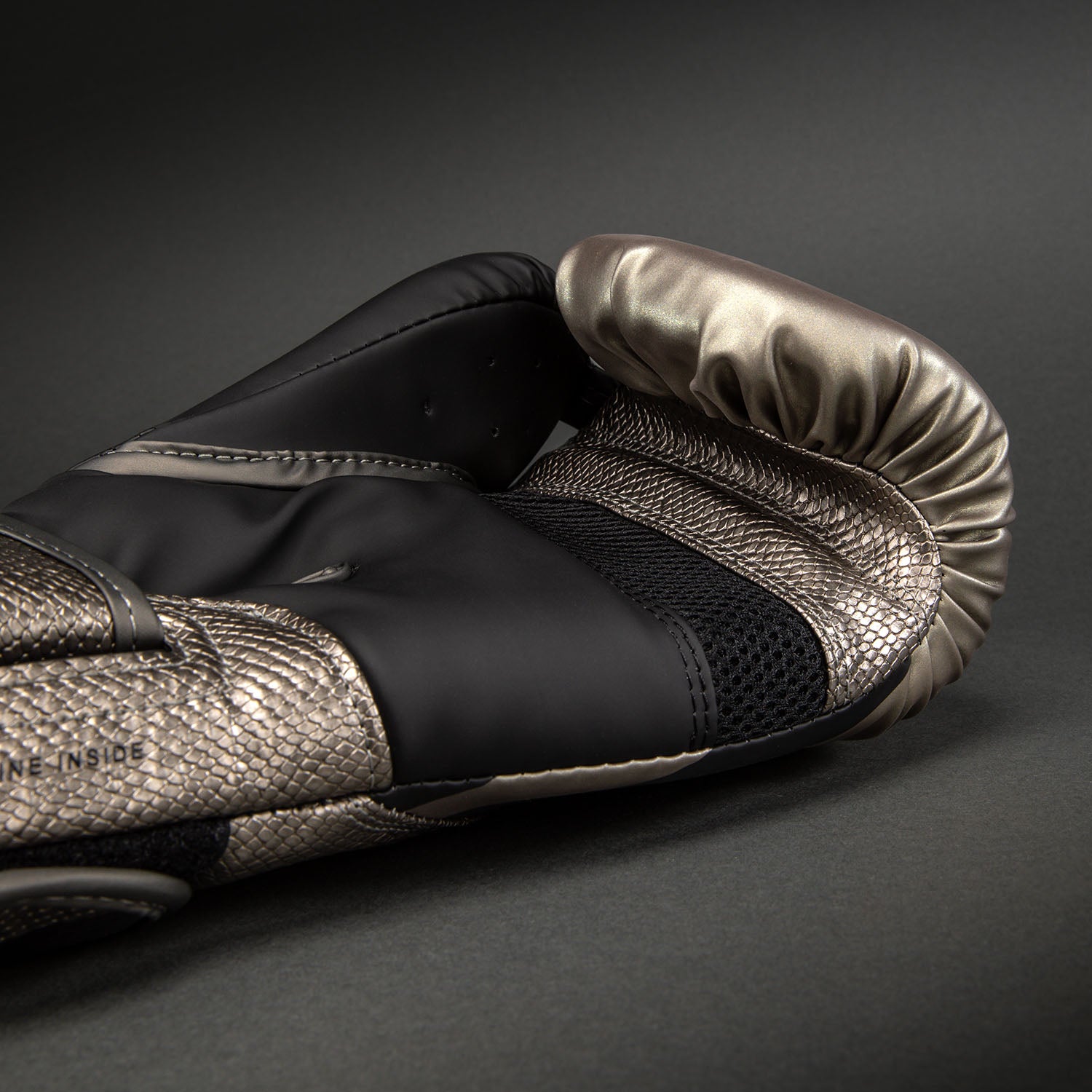 Venum Challenger 4.0 Scales Boxing Gloves -Silver/Black - Venum