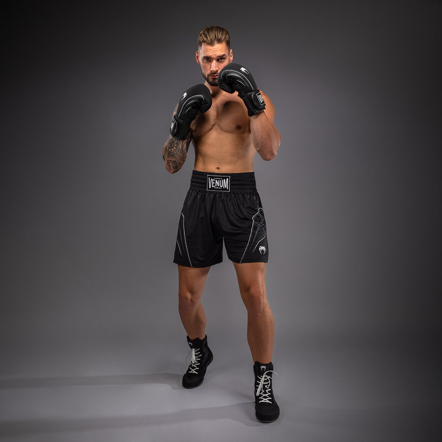 Venum Streamline Boxing Shorts - Black/White