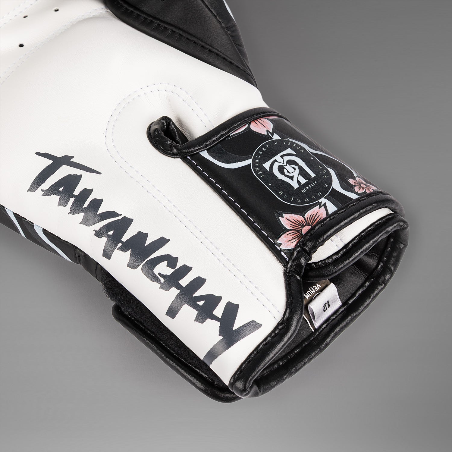 Venum X Tawanchay Boxing gloves Black/White - Venum