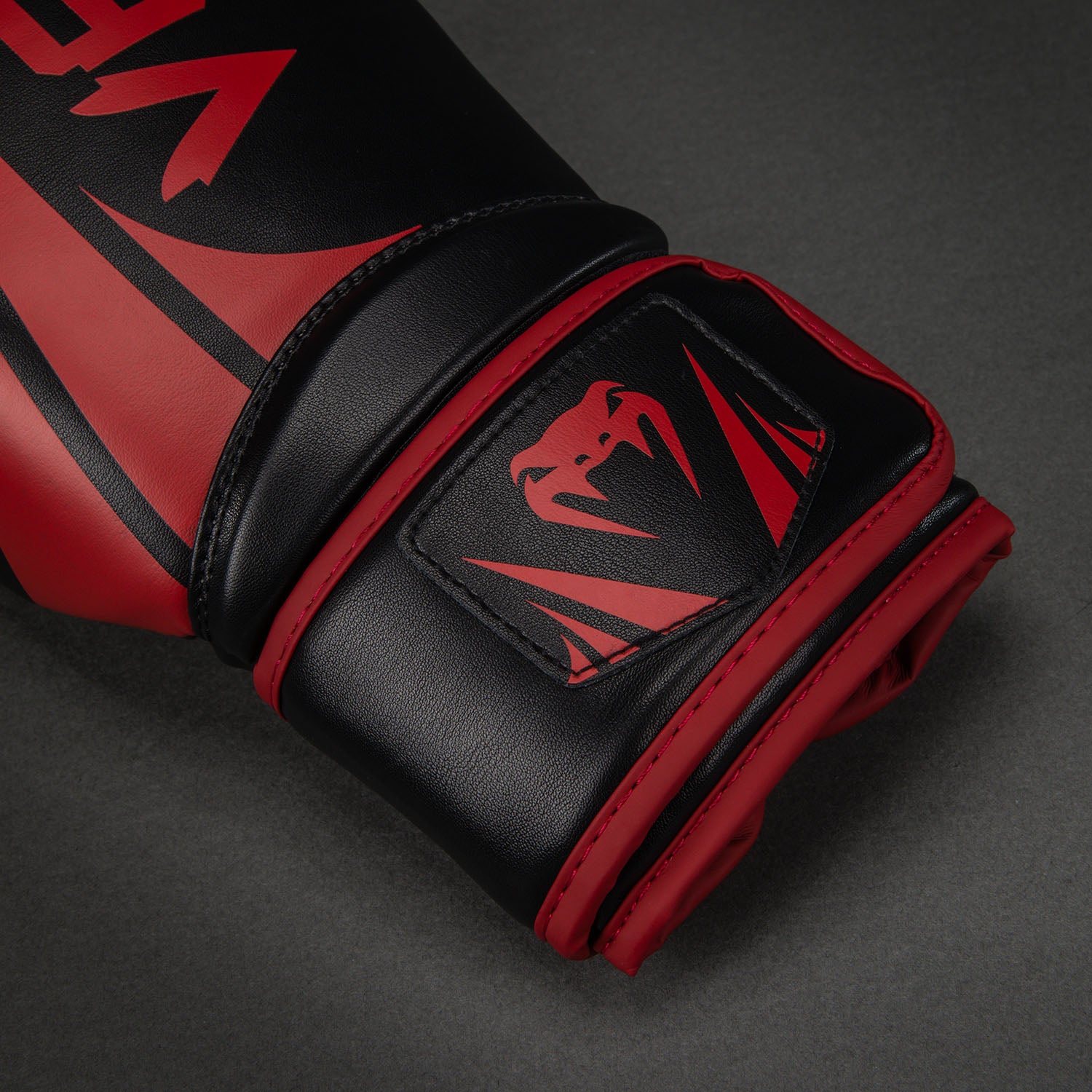 Venum Challenger 2.5 Boxing Gloves – Black/Red - Venum