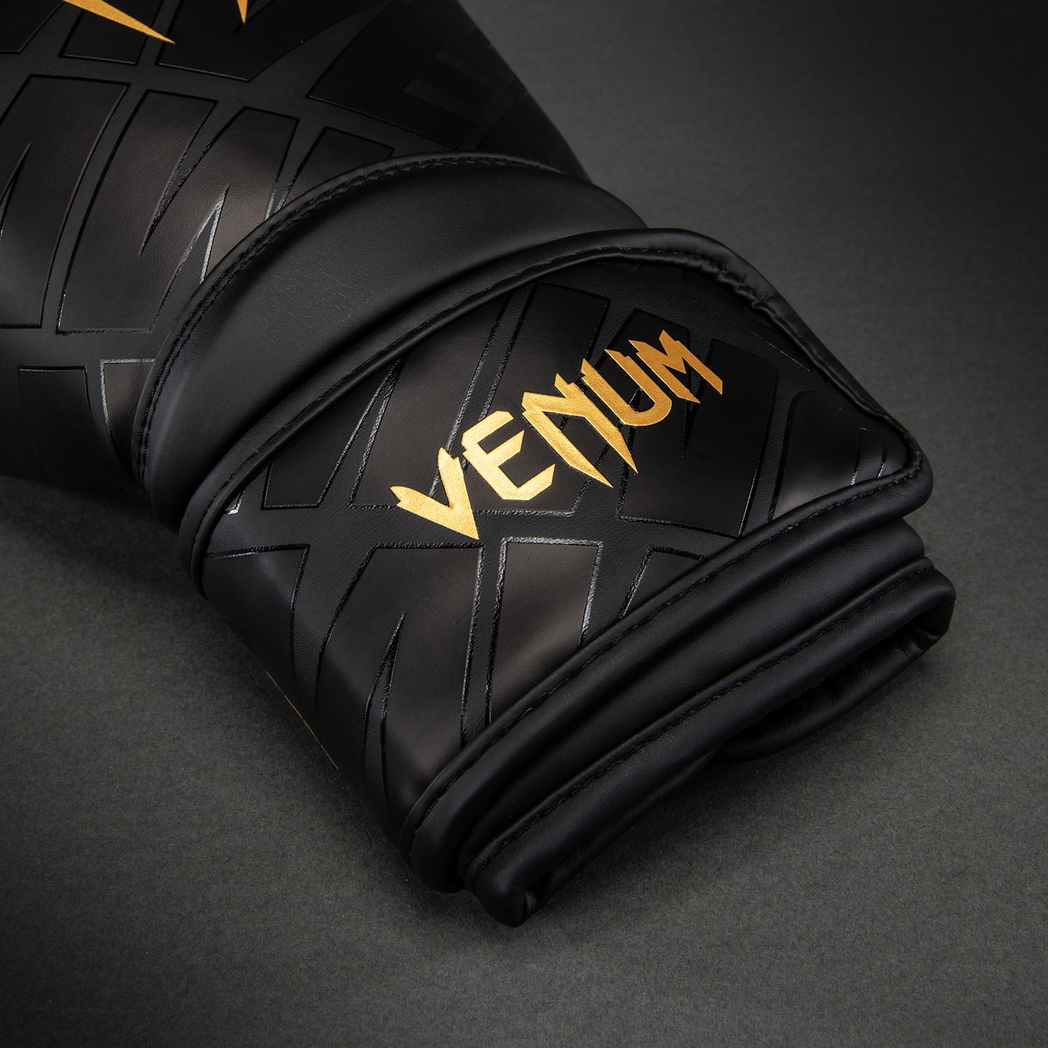Venum Contender 1.5 XT 3D Boxing Gloves - Black/ Gold - Venum