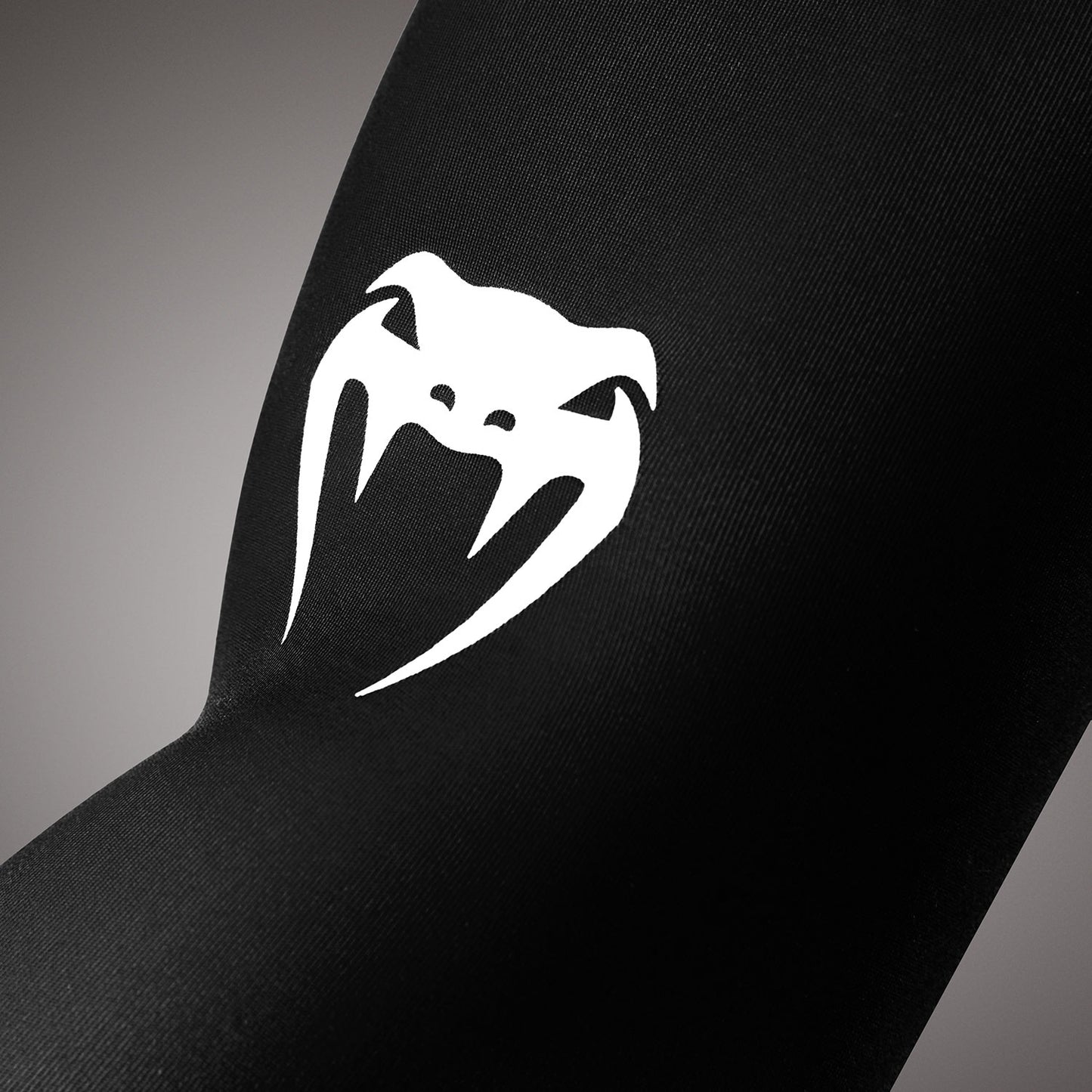 Venum Lineup Arm Sleeves - Black/White