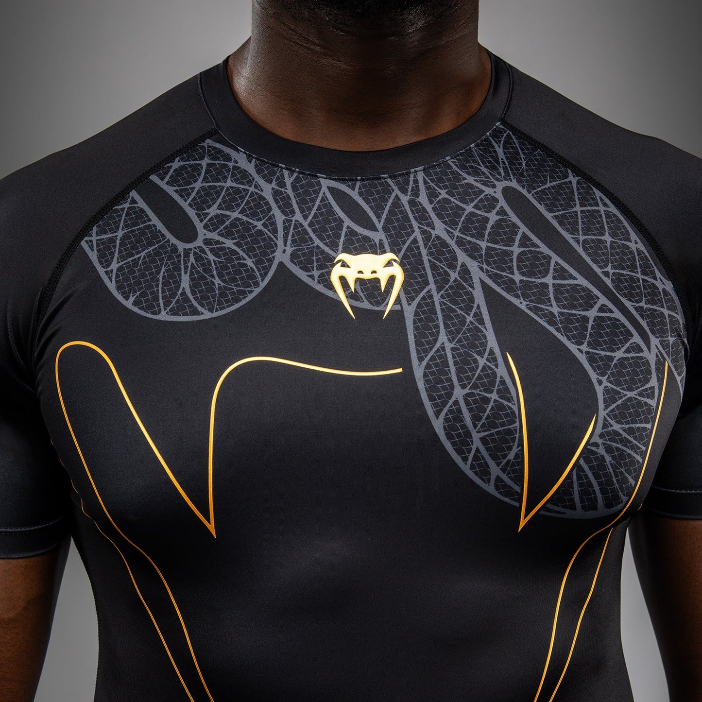 Venum Serpenti Short Sleeve Rashguard - Black/Silver/Gold