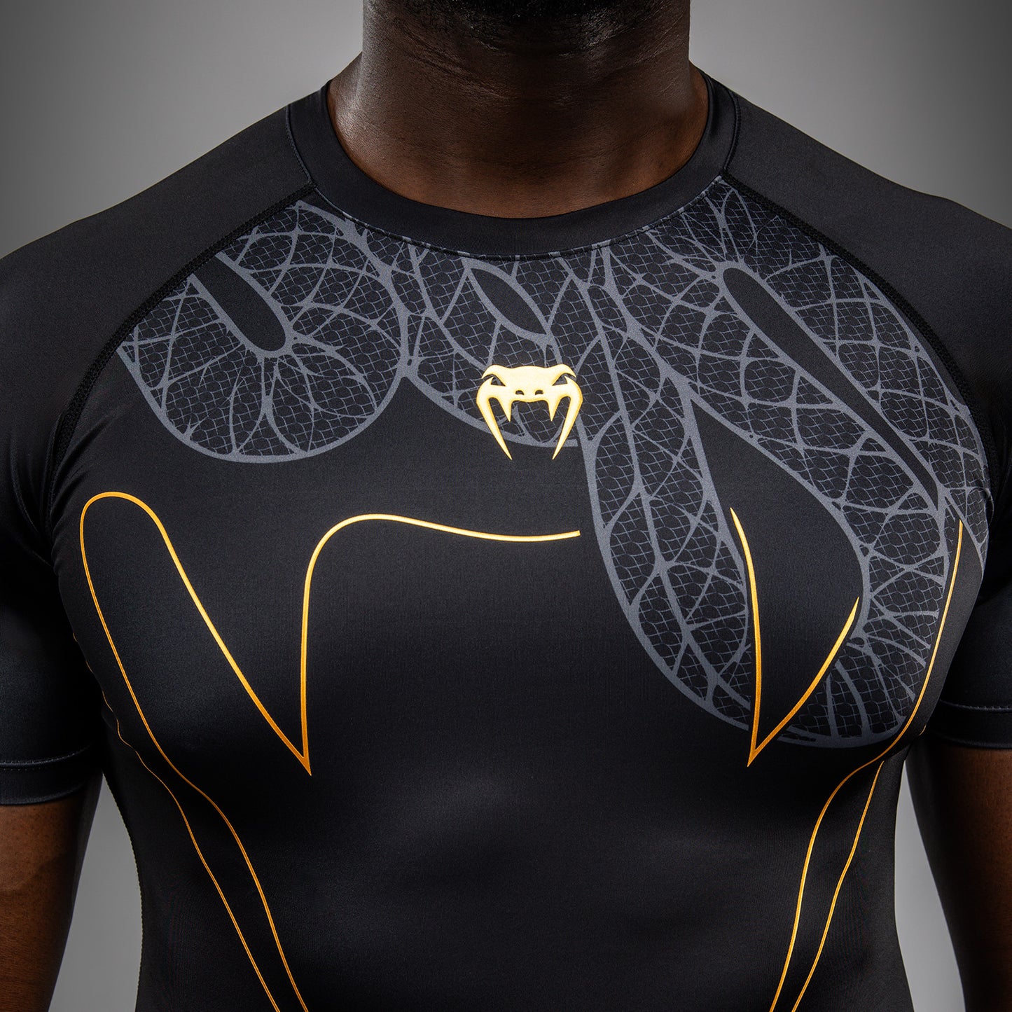 Venum Serpenti Short Sleeve Rashguard - Black/Silver/Gold