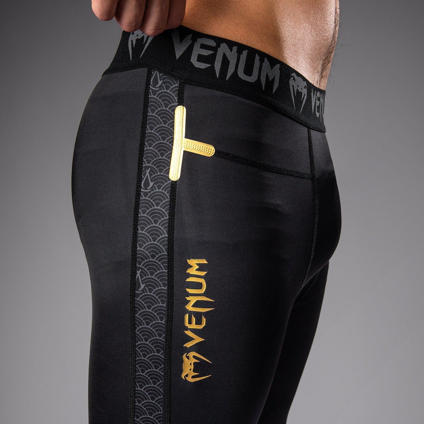 Venum x Assassin's Creed Shadows Spats - Black/Gold