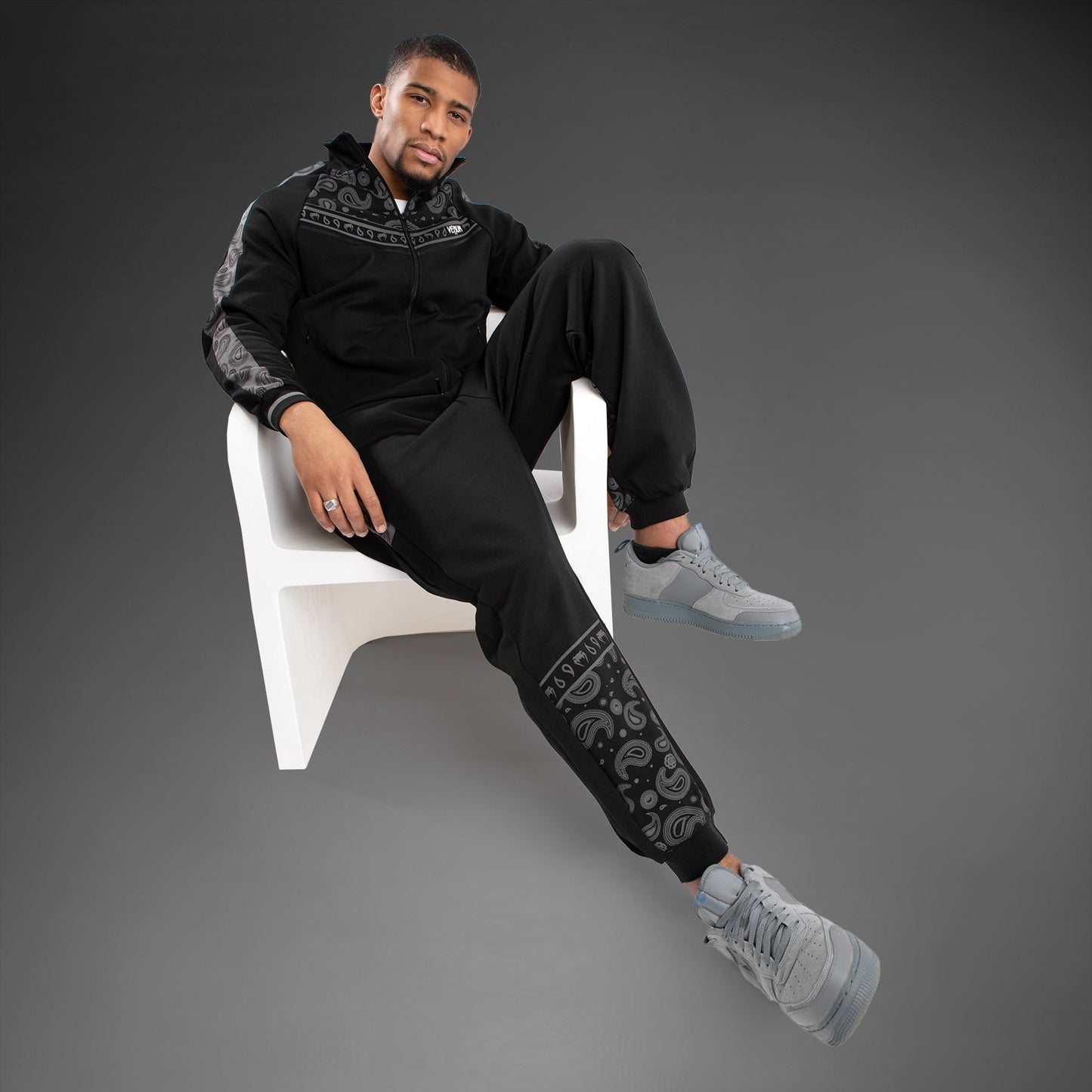 Venum Cali 34 Track Jacket - Black