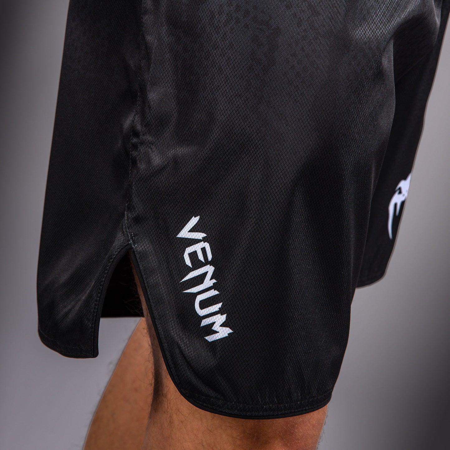 Venum Black Viper Fightshort - Black