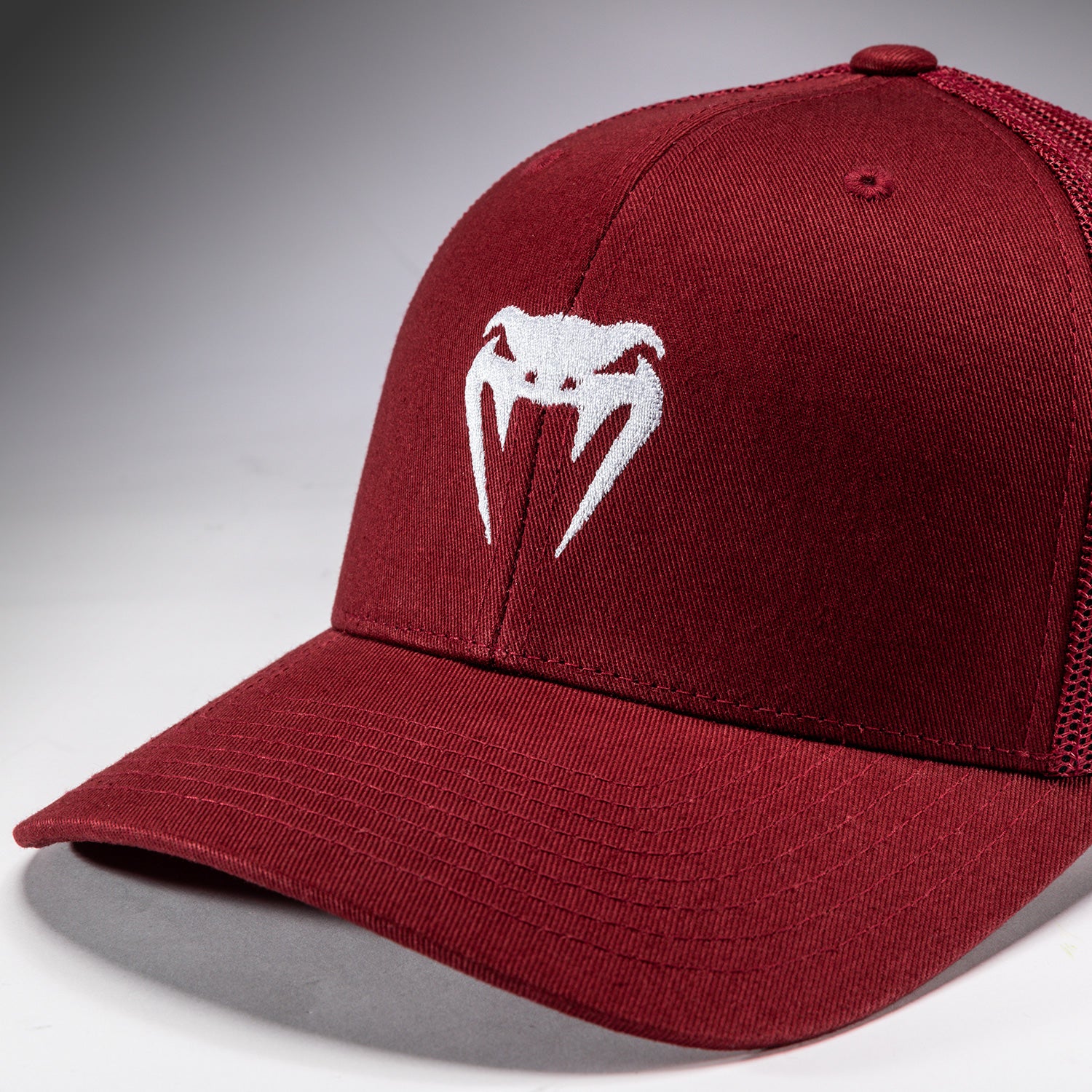 ＊韓国＊［grunden］TEXTURE LOGO TRUCKER CAP BURGUNDY Venum Trucker Cap - Burgundy - Venum