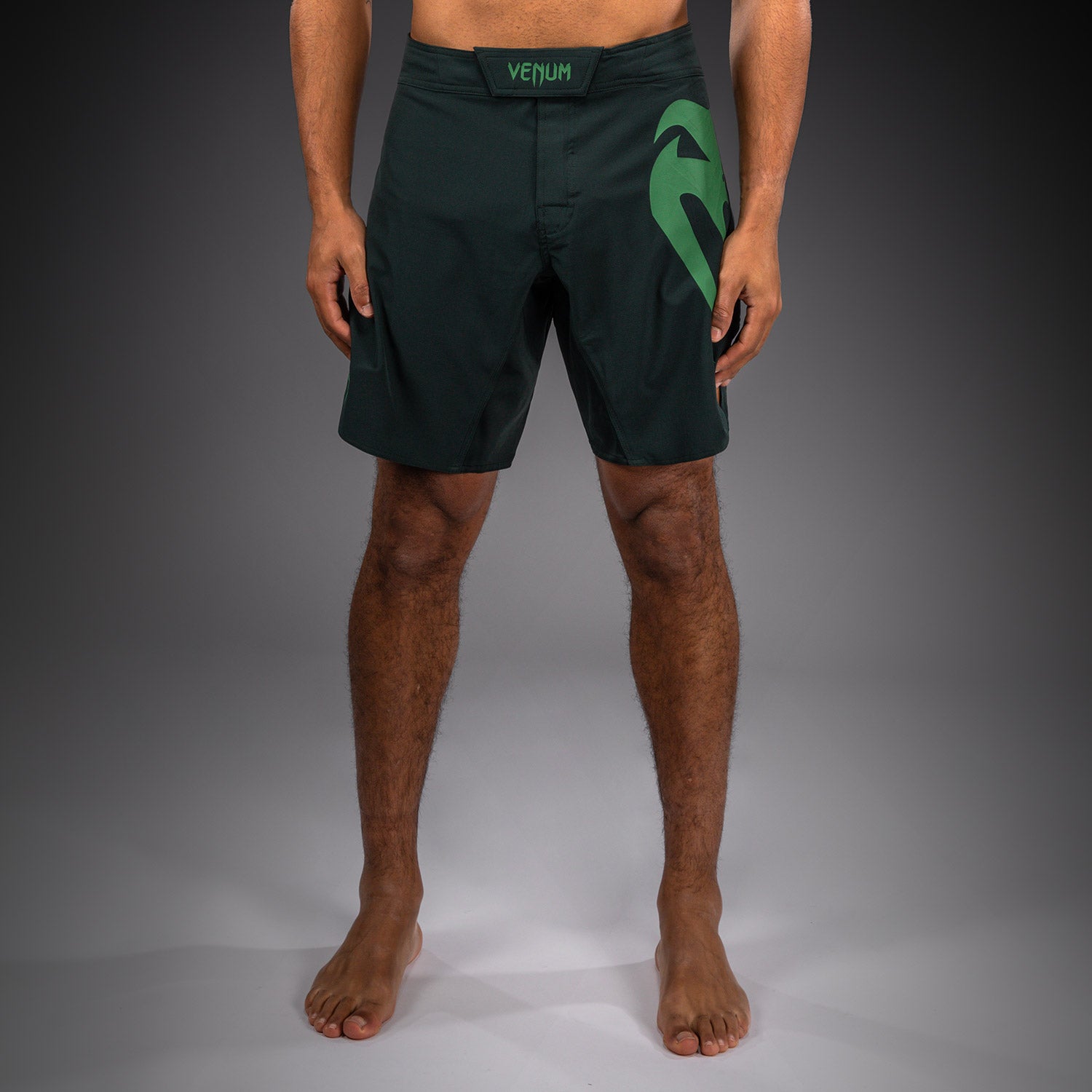 Venum Light 5.0 Fightshorts - Forest Green/Light Green - Venum