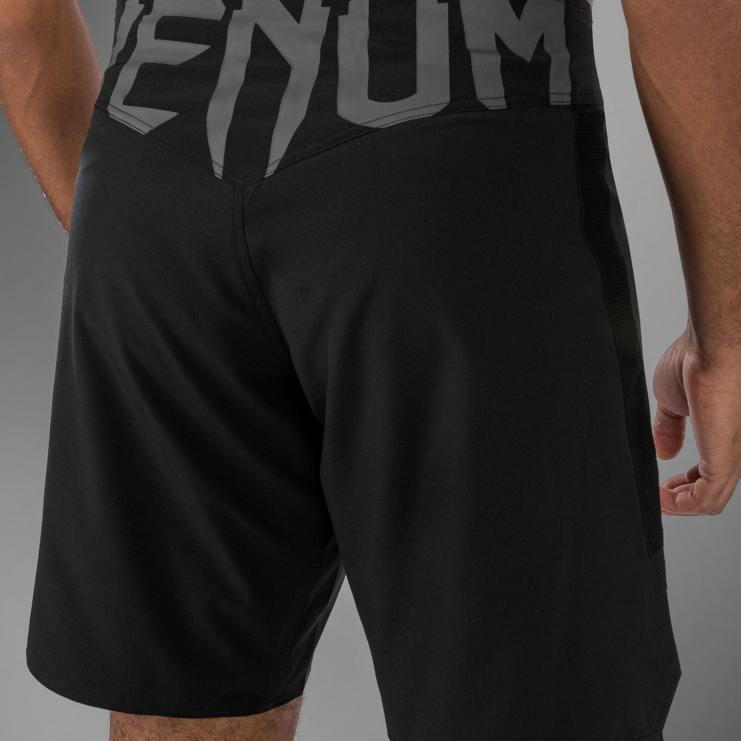 Venum Light 5.0 Fightshort - Black/White