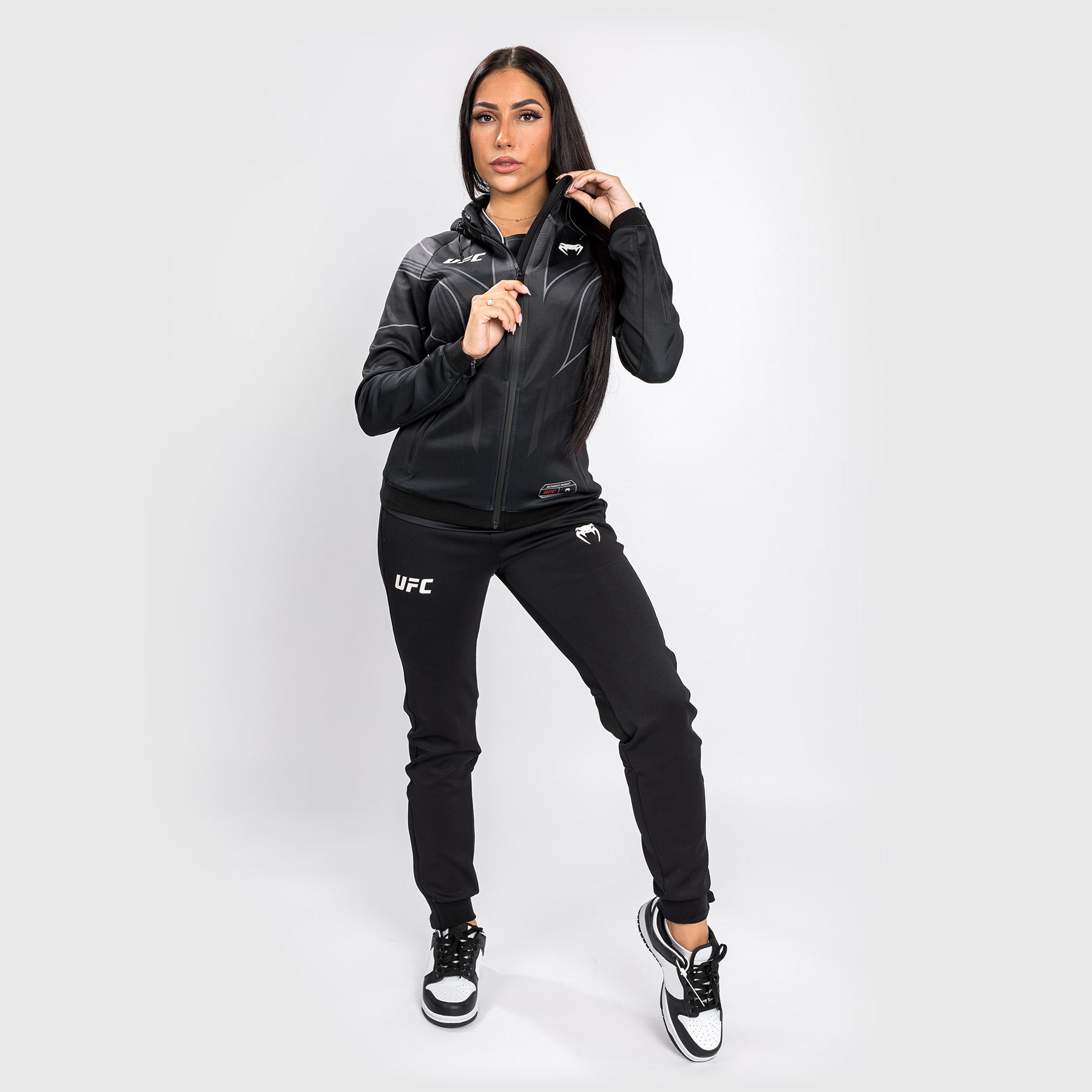(取寄) ヴェヌム レディース UFC ファイト ナイト 2.0 レプリカ ブーディ VENUM women UFC Fight Night 2.0 Replica Hoodie Black UFC Venum Authentic Fight Night 2.0 Women's Walkout Hoodie