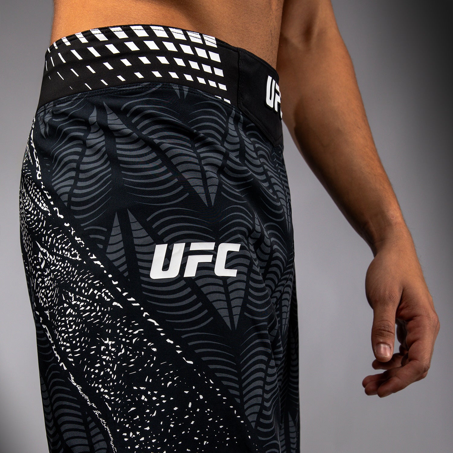 Men's UFC Zenith by Venum Black Authentic Fight Night Long Fit