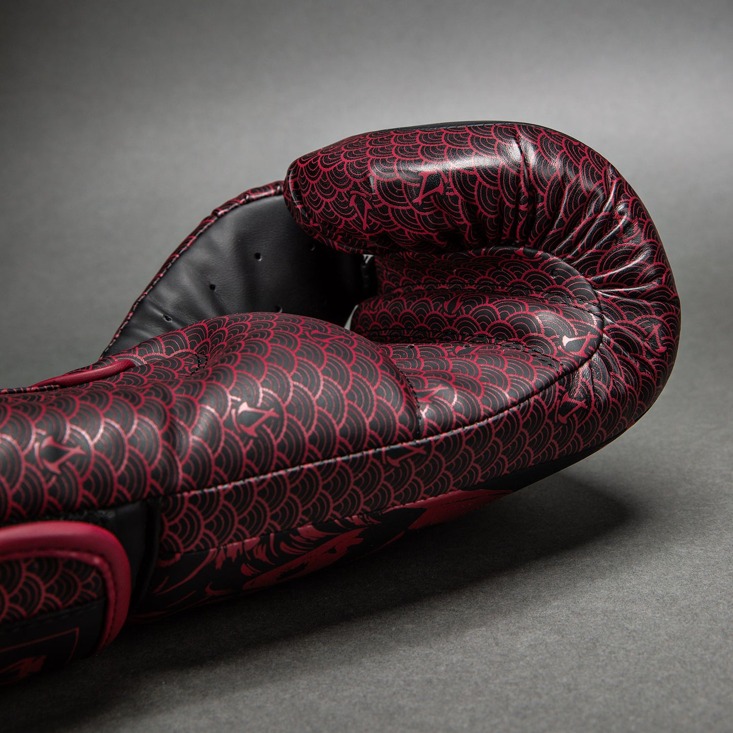 Venum x Assassin's Creed Shadows Boxing Gloves - Burgundy/Black