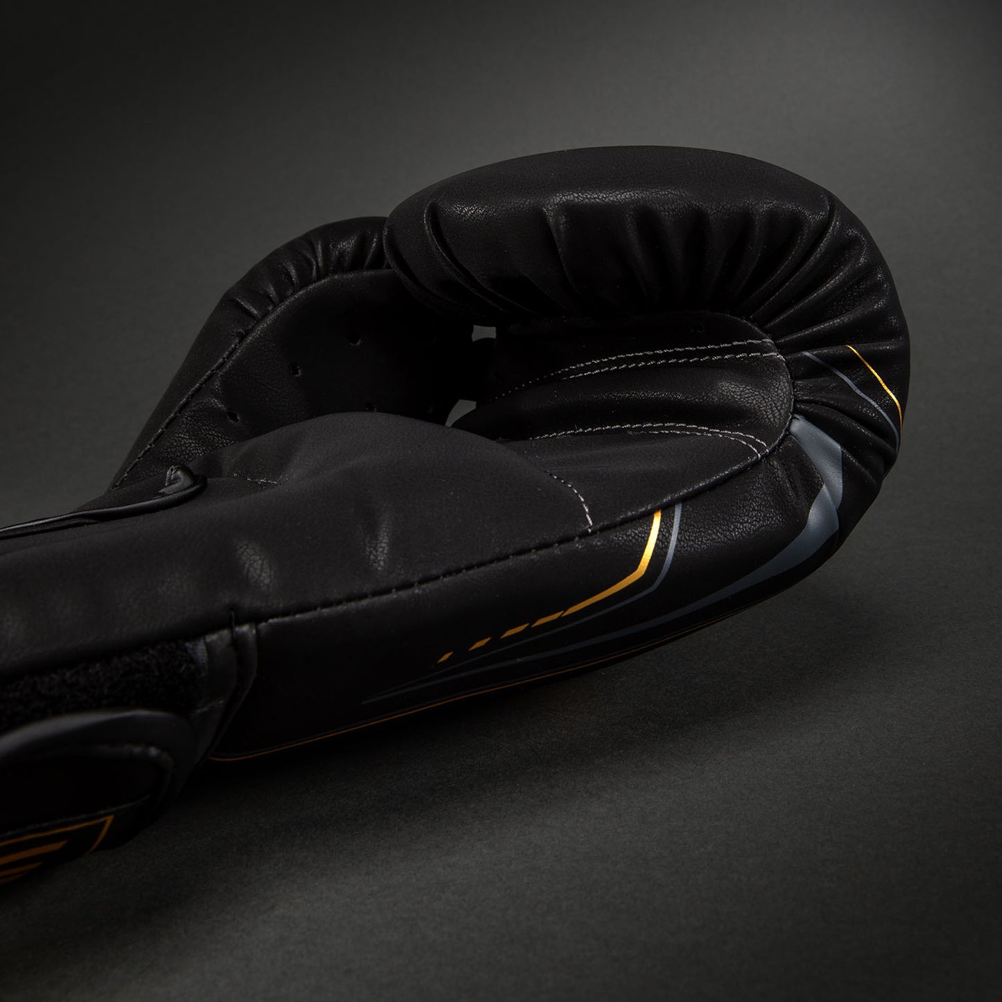 Venum Streamline Boxing Gloves - Black/Gold