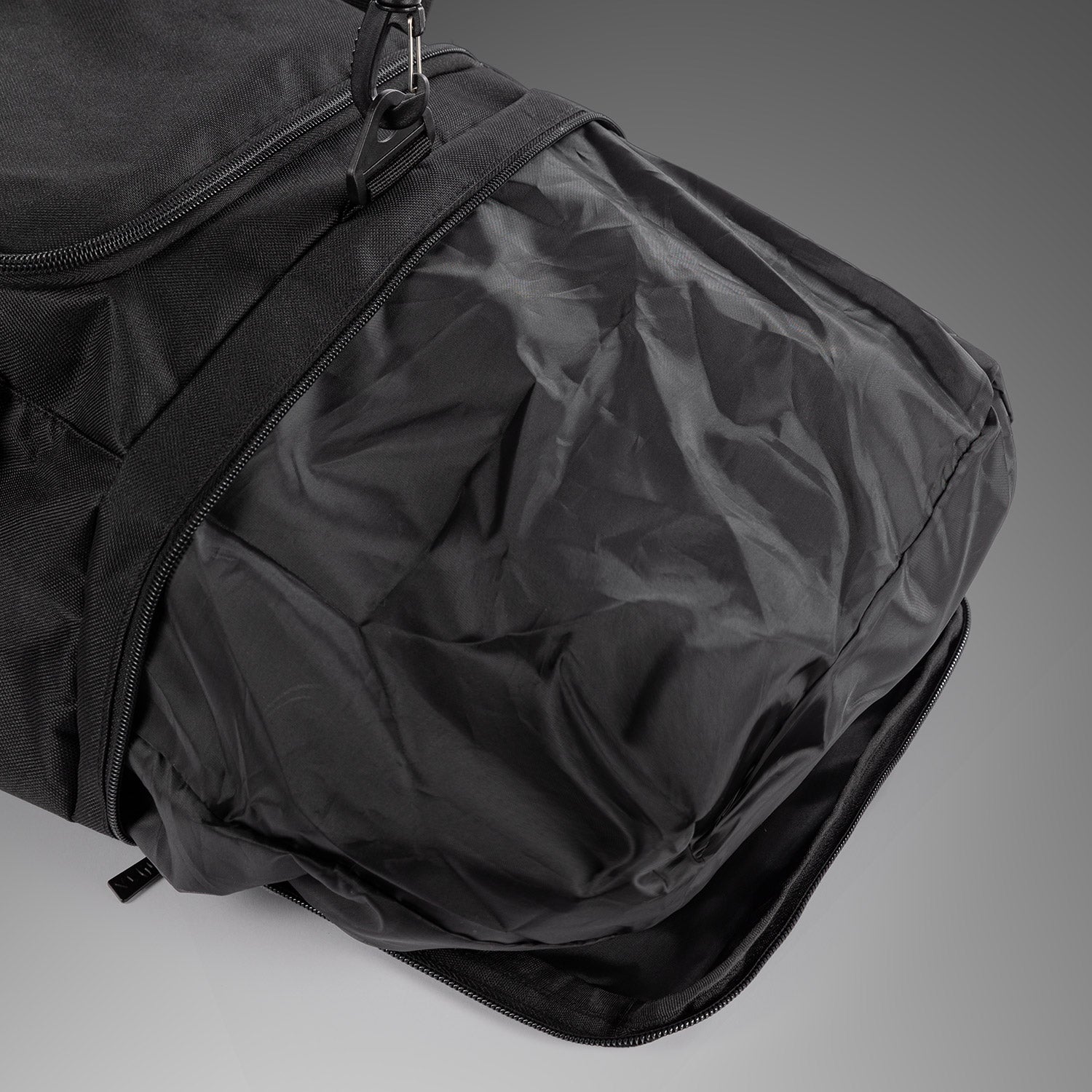 Venum Essential Duffle Bag (Large, 61L) - Black - Venum