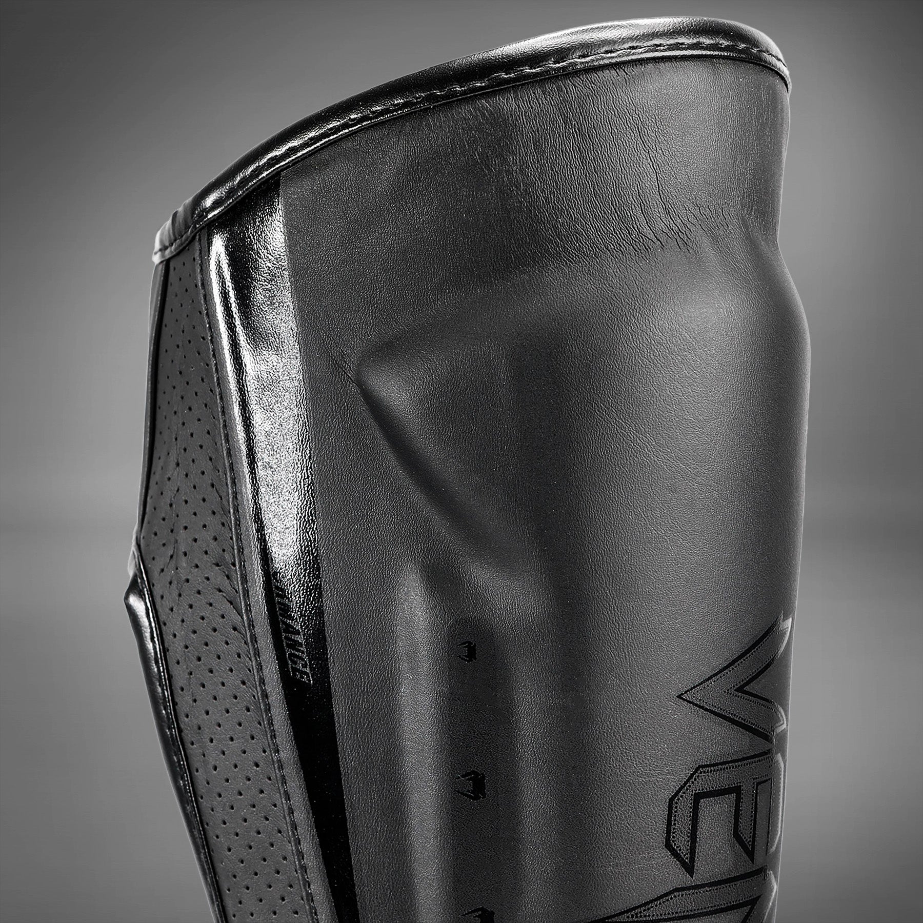Shin Guards Elite Evo Venum - Black/Black - Venum