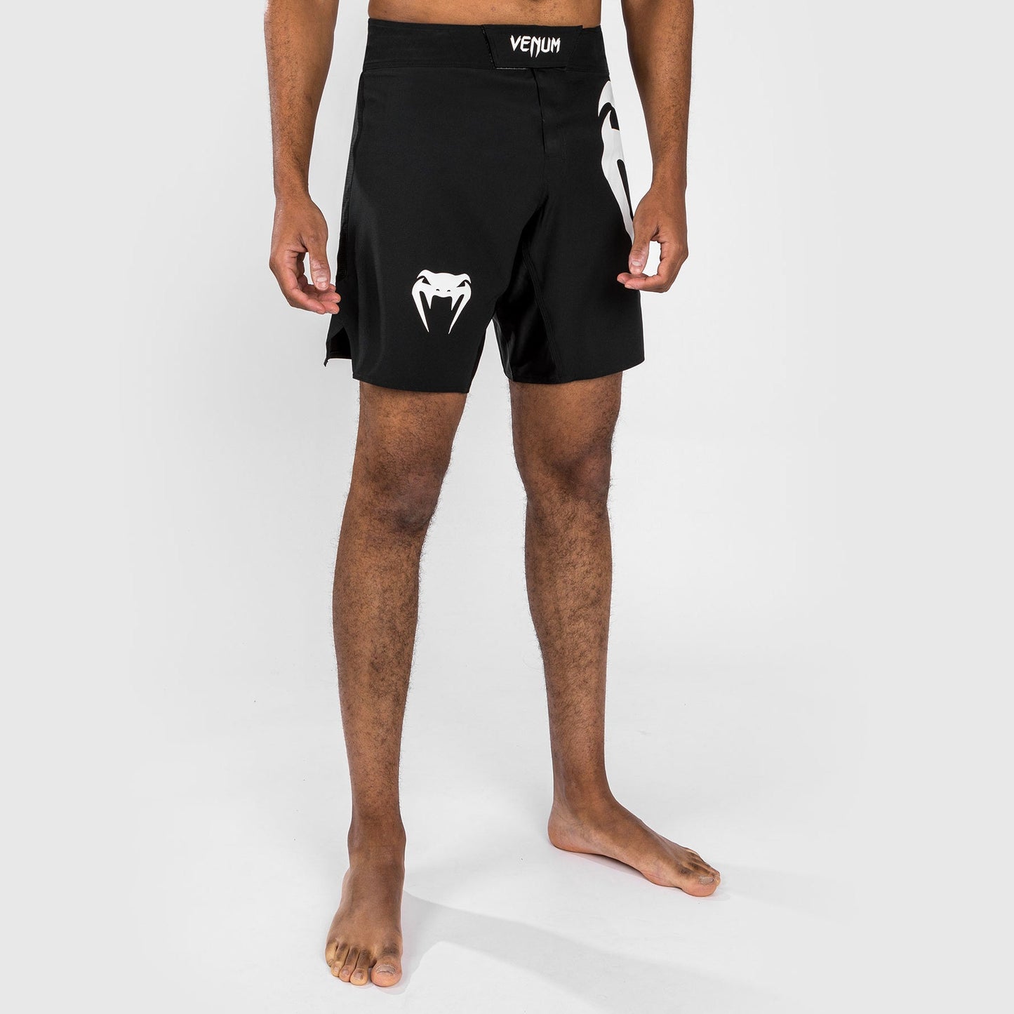 Venum Light 5.0 Fightshort - Black/White