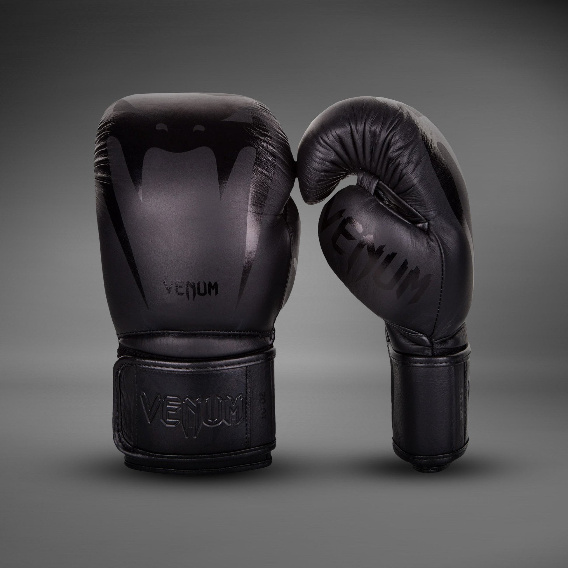 Venum Giant 3.0 Boxing Gloves Black/Black 14oz