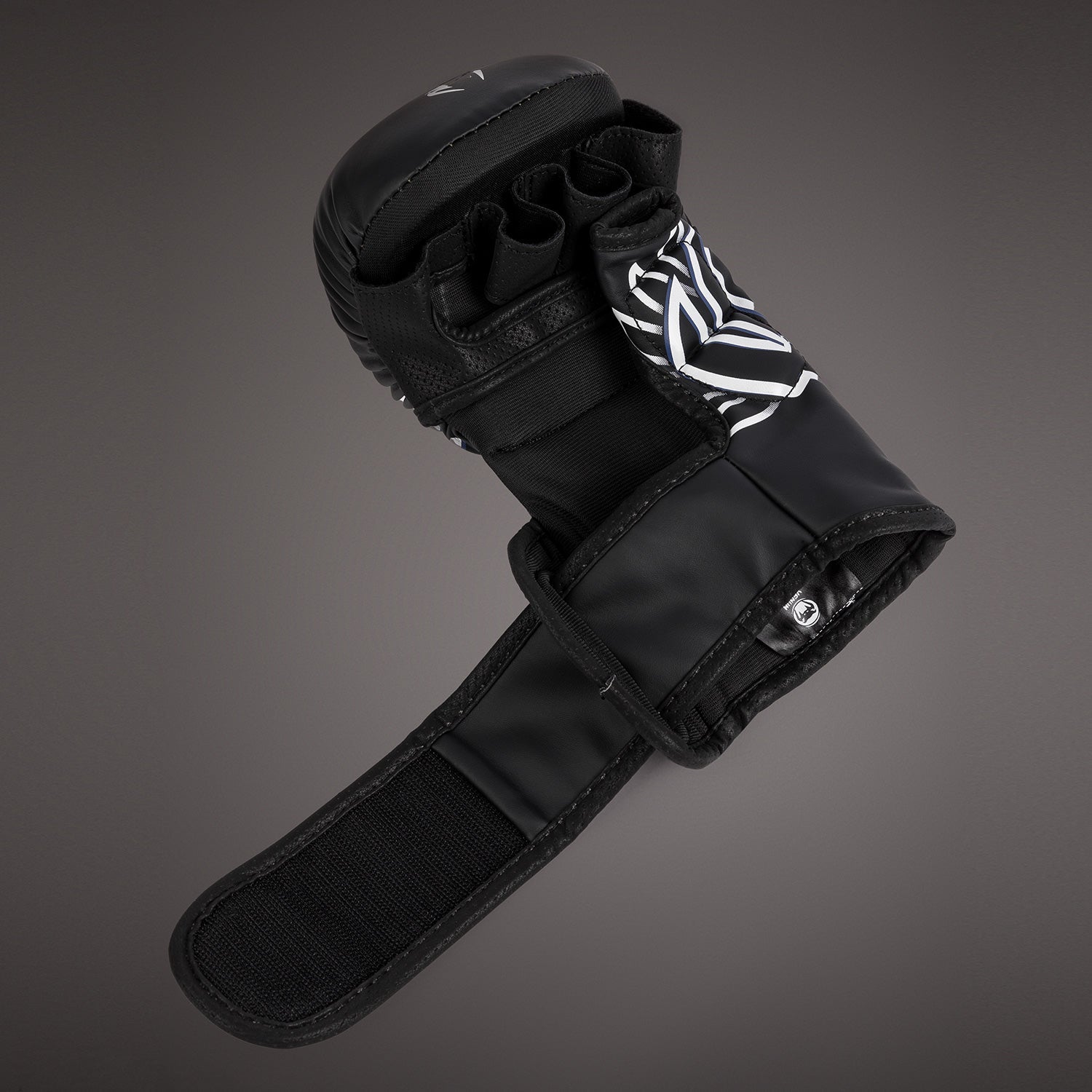 Gants de Boxe Venum x Tekken 8 Jin Kazama Bleu-Noir Gants de Boxe Venum x Tekken 8 Jin Kazama Bleu-Noir
