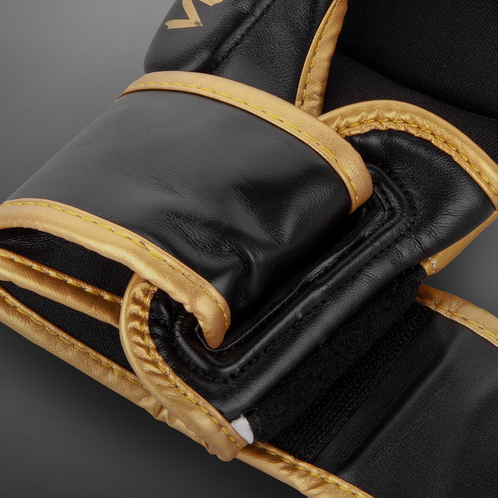 VENUM［ヴェヌム］Challenger3.0（黒/ゴールド、 14oz) Venum Challenger 3.0 Sparring Gloves - White/Black/Gold - Venum