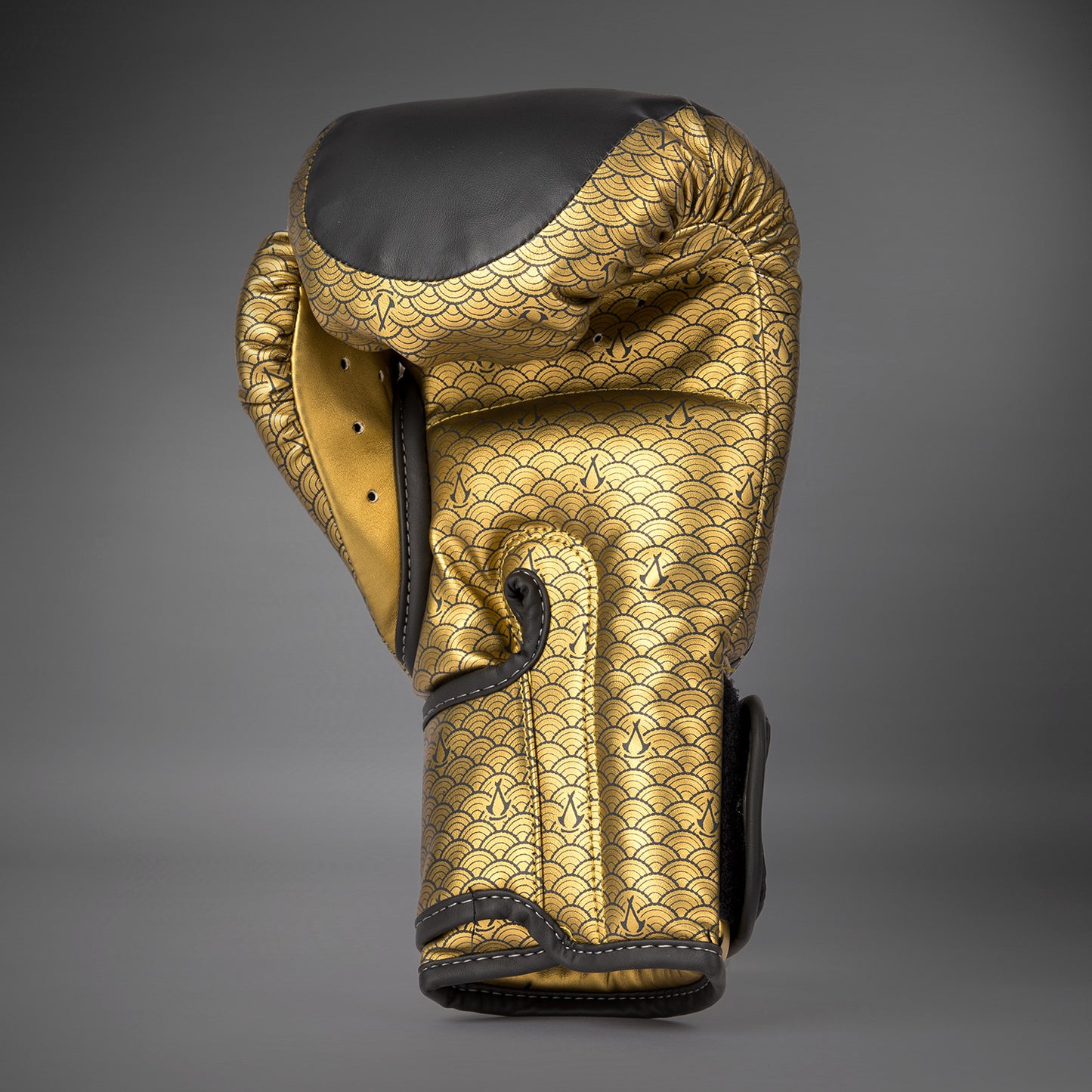 Venum x Assassin's Creed Shadows Boxing Gloves - Black/Gold