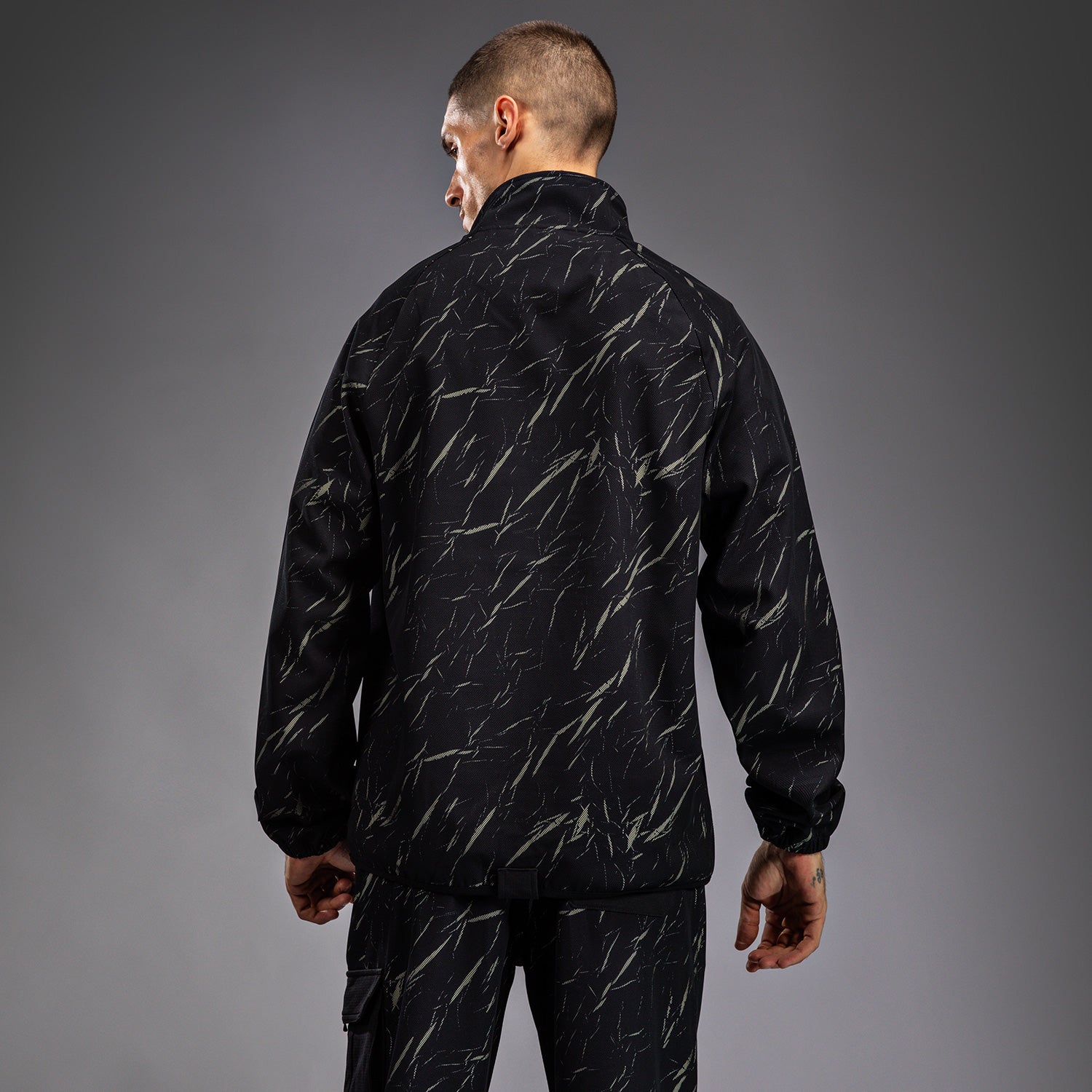 【MORE THAN BLACK】25SS★ SNAP V HALF SLEEVE Venum Trooper Men's Half-Zip Jacket - Black/Stone Sand - Venum