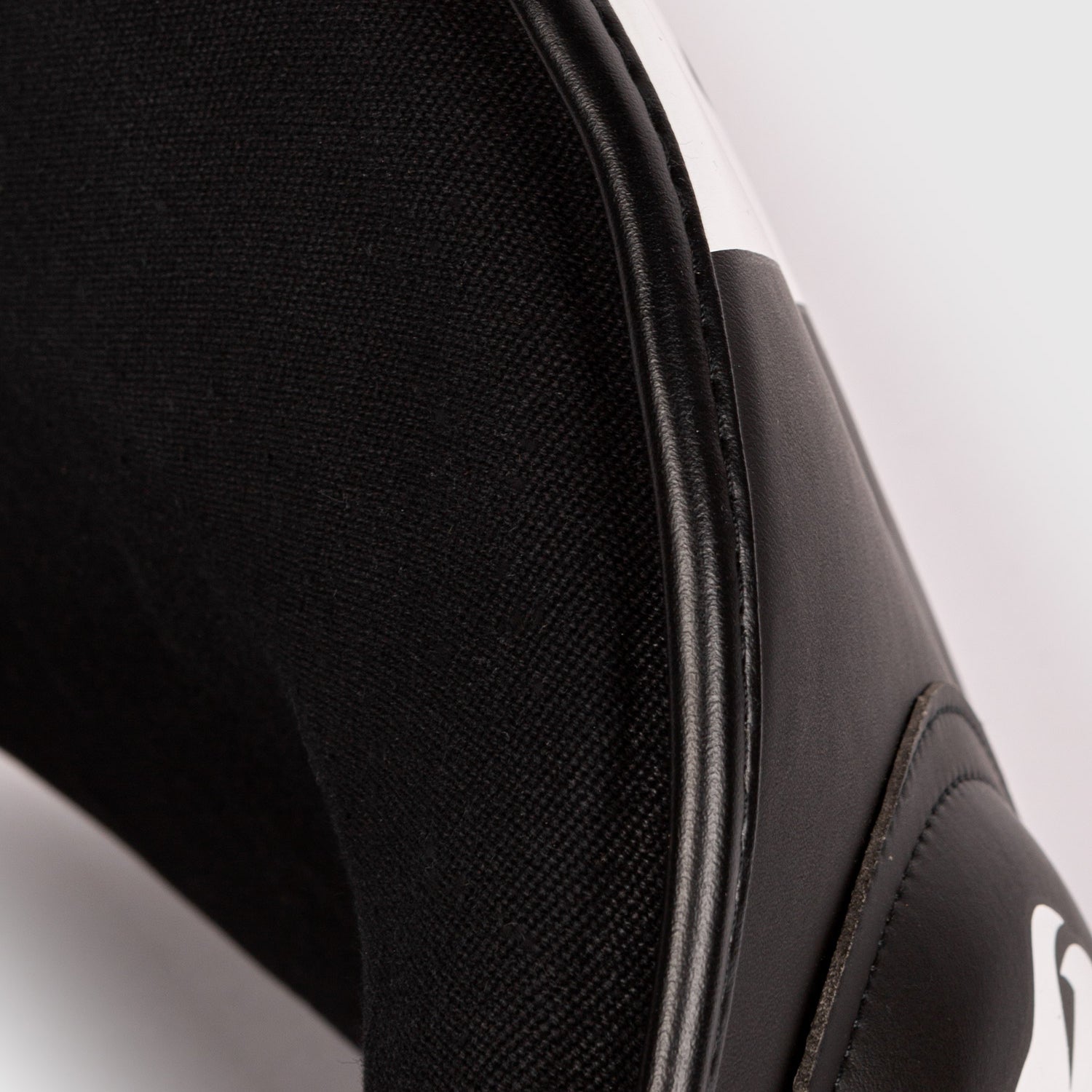 VENUM ヴェナム Elite Belly プロテクター - ブラック Venum Elite Belly Protector - Black - Venum