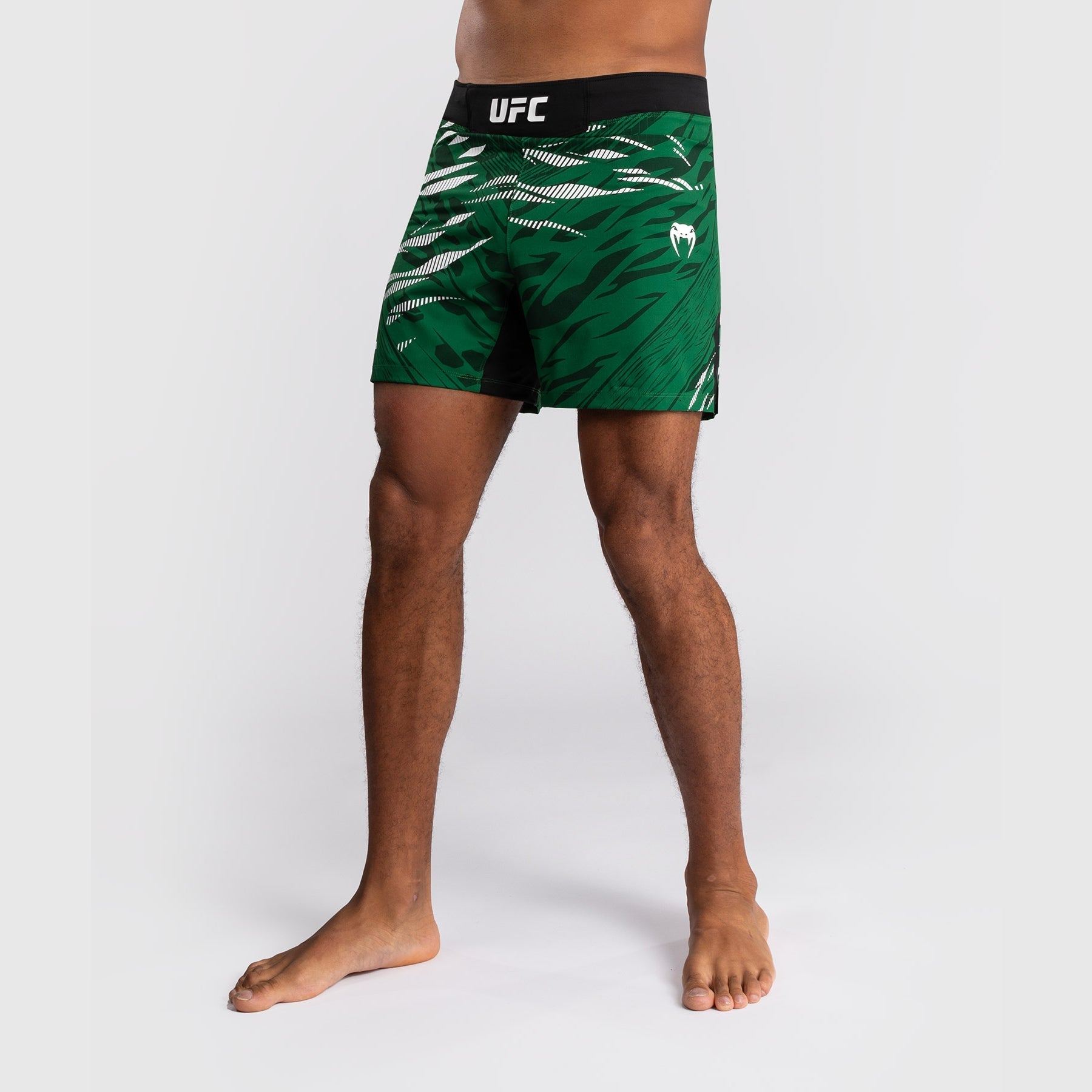 【激安大特価！】 UFC Men's Night Fight Authentic Personalized Venum by Fusion ボクシング