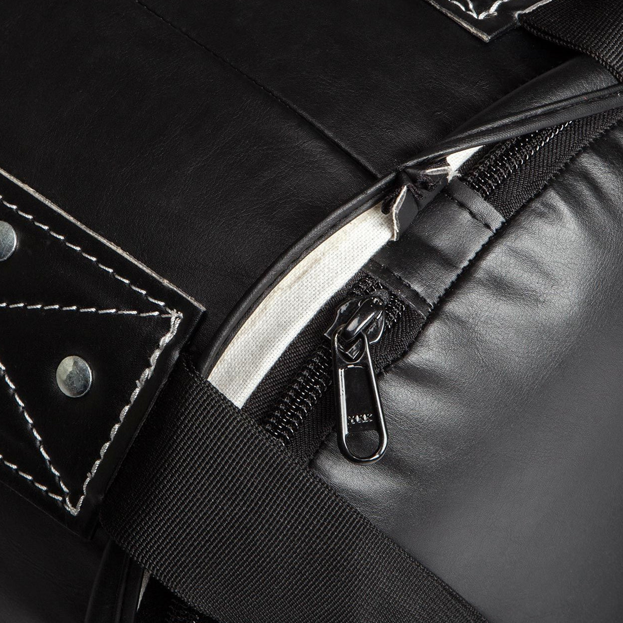 Venum Challenger Heavy bag + Ceiling Hook - Black/White - Filled - 130cm