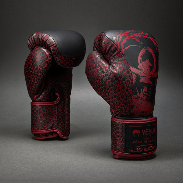 Venum x Assassin's Creed Shadows Boxing Gloves - Burgundy/Black Venum x Assassin's Creed Shadows Boxing Gloves - Burgundy/Black