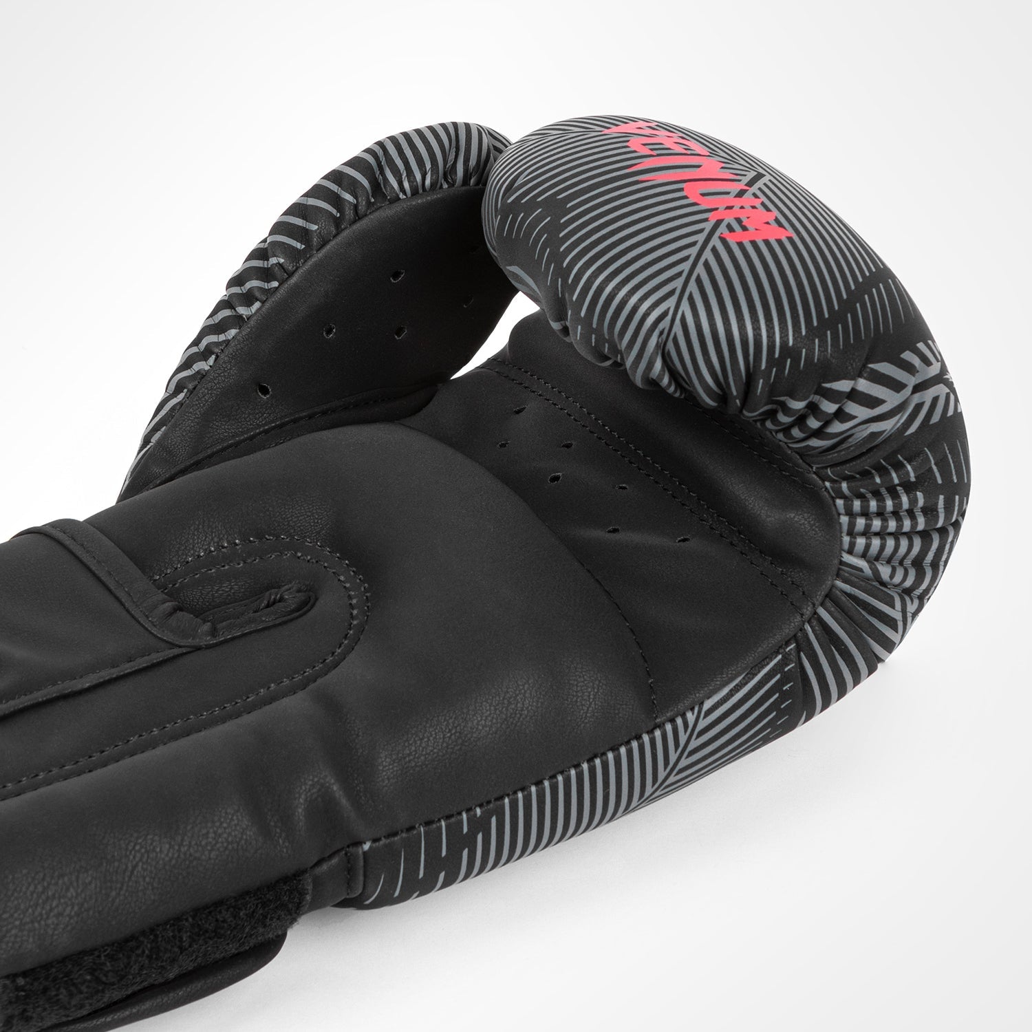 Venum Speed Gloves ブラック 13000円