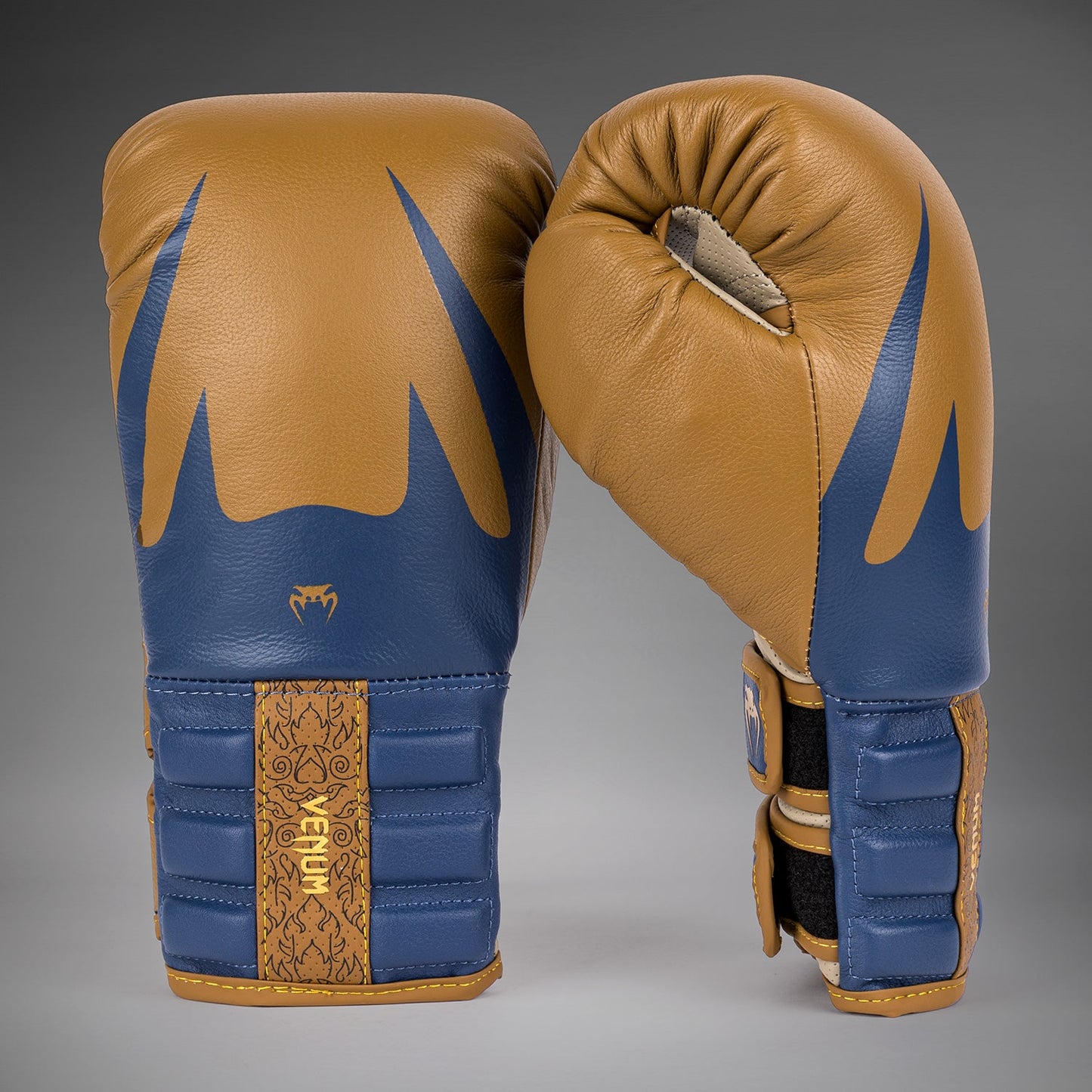 Venum Reverso Boxing Gloves - Camel / Royal Blue