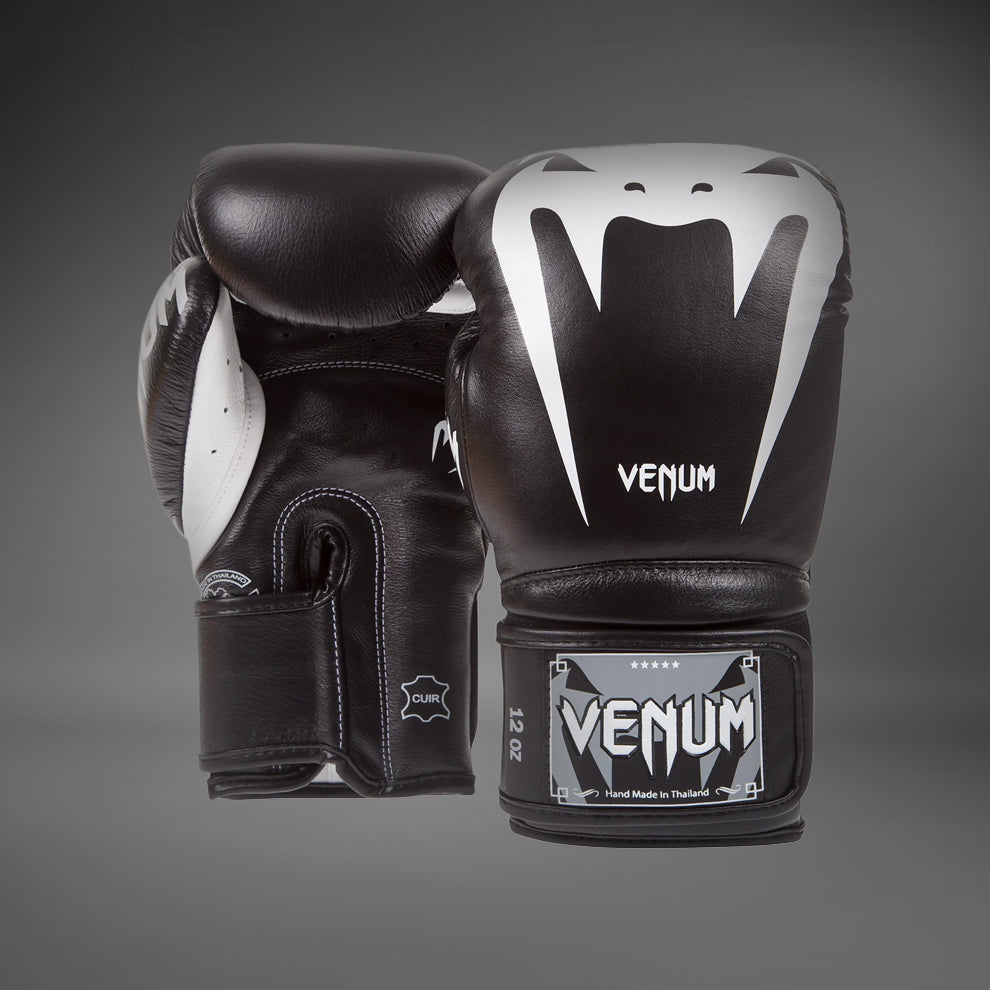 Venum Giant 3.0 Boxing Gloves - Nappa Leather Black - Venum