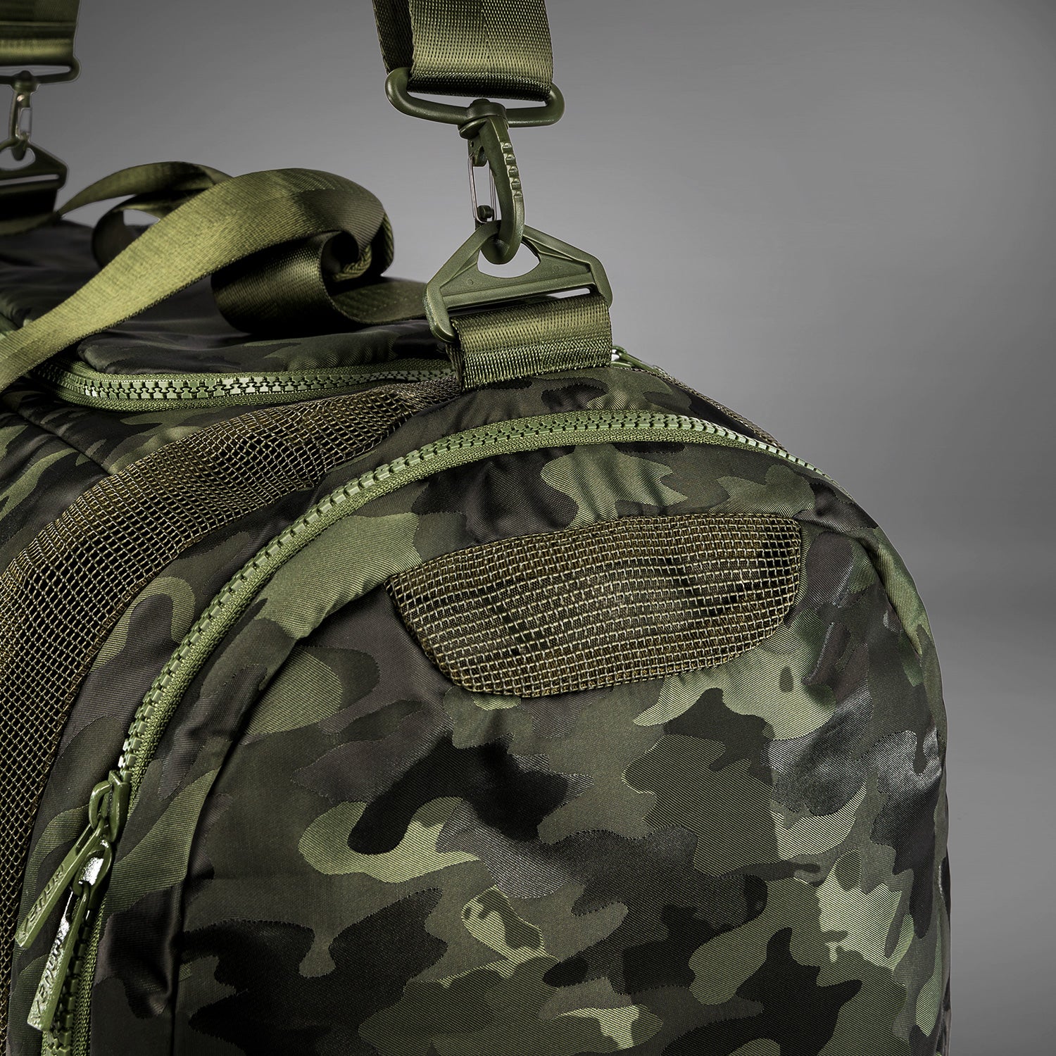 VENUM ヴェナム Trainer Lite Sports Bag - カーキ Venum Trainer Lite Sports Bag (48L) - Khaki/Camo - Venum
