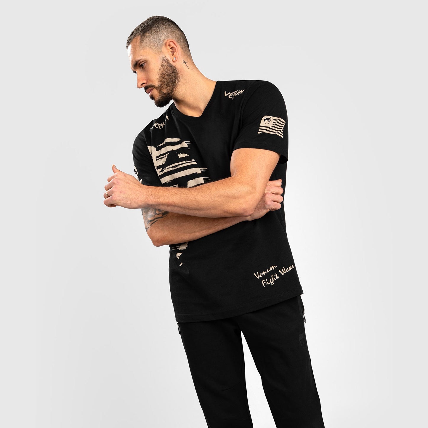 VENUM GIANT USA T-SHIRT - REGULAR FIT - BLACK