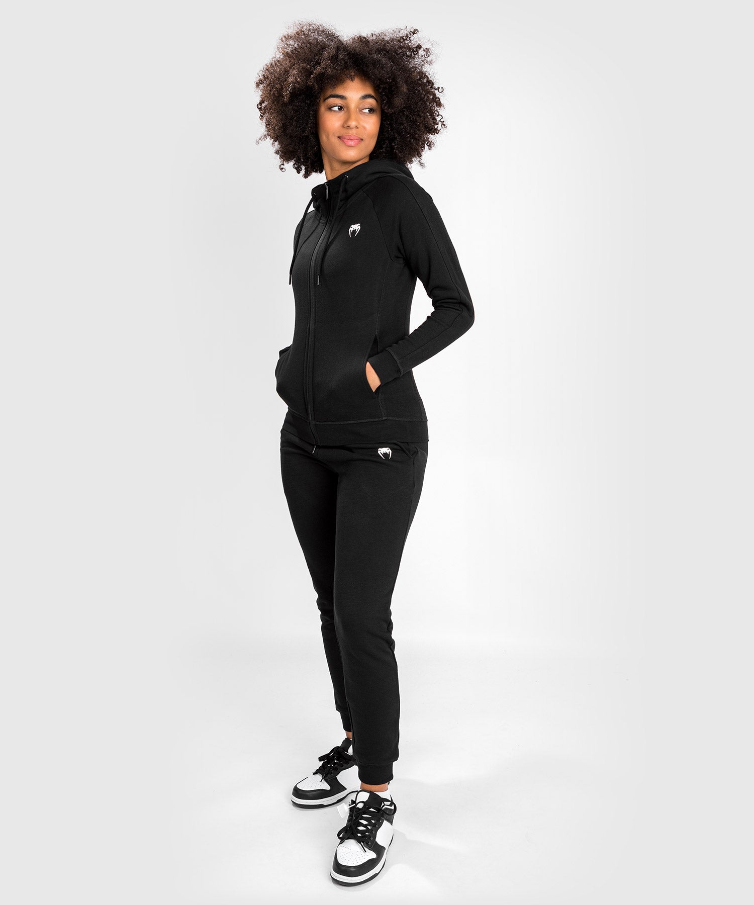 Womens black nike hotsell essential hoodie
