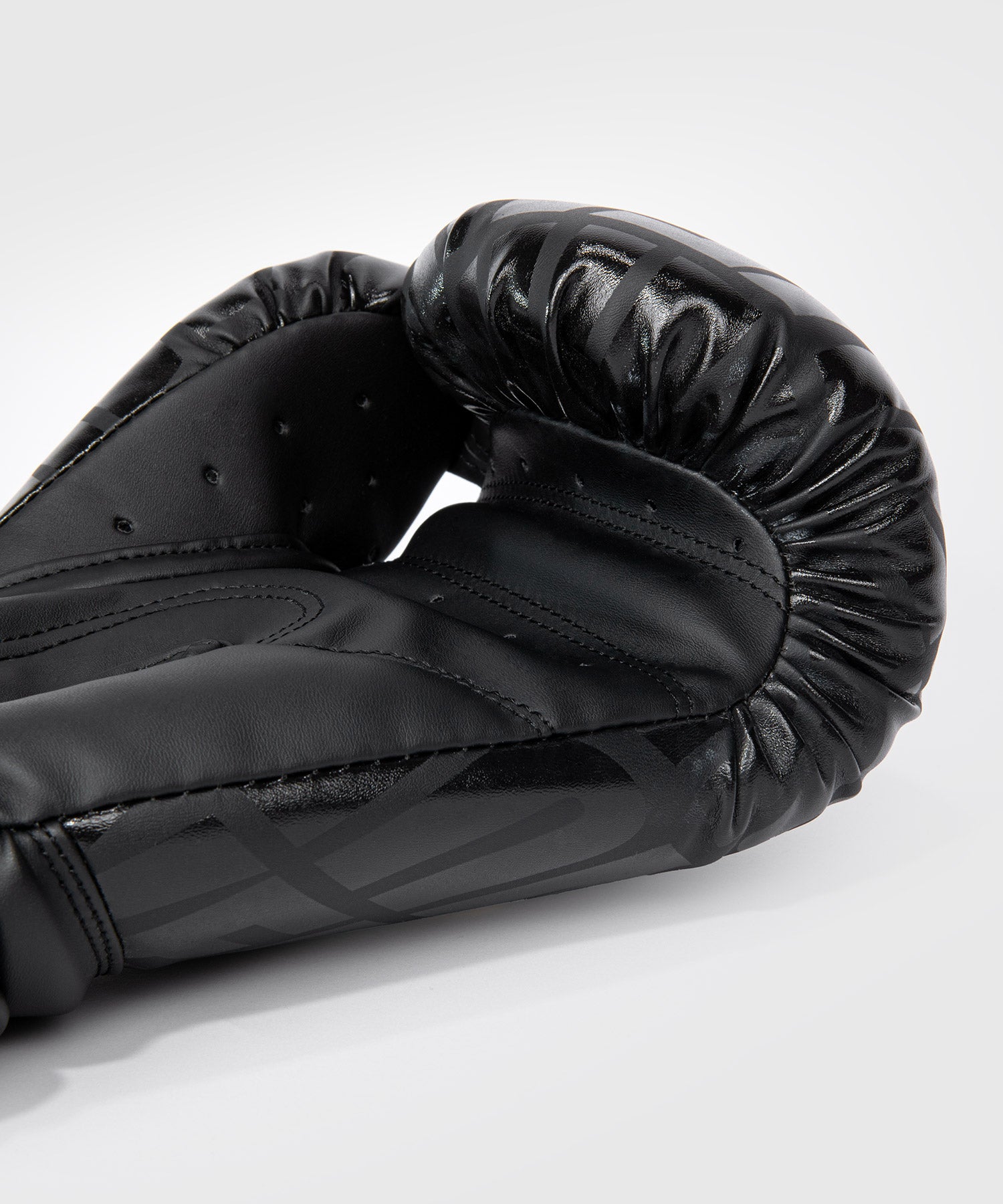 Venum Contender 1.5 XT Boxing Gloves - Black/Gold - Venum