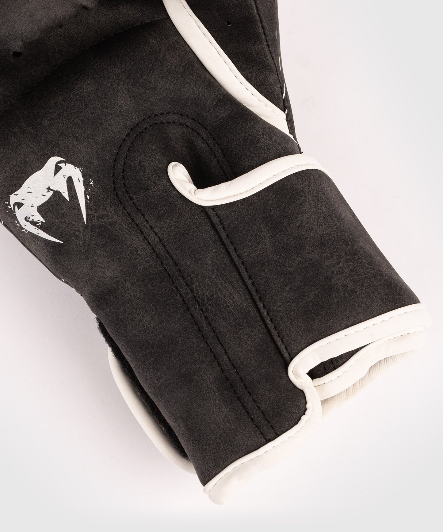 Venum GLDTR 4.0 Boxing gloves