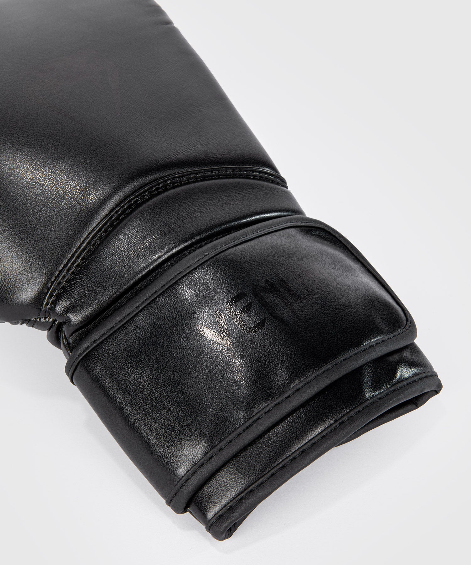 Venum Contender 1.5 Boxing Gloves - Black/Black - Venum
