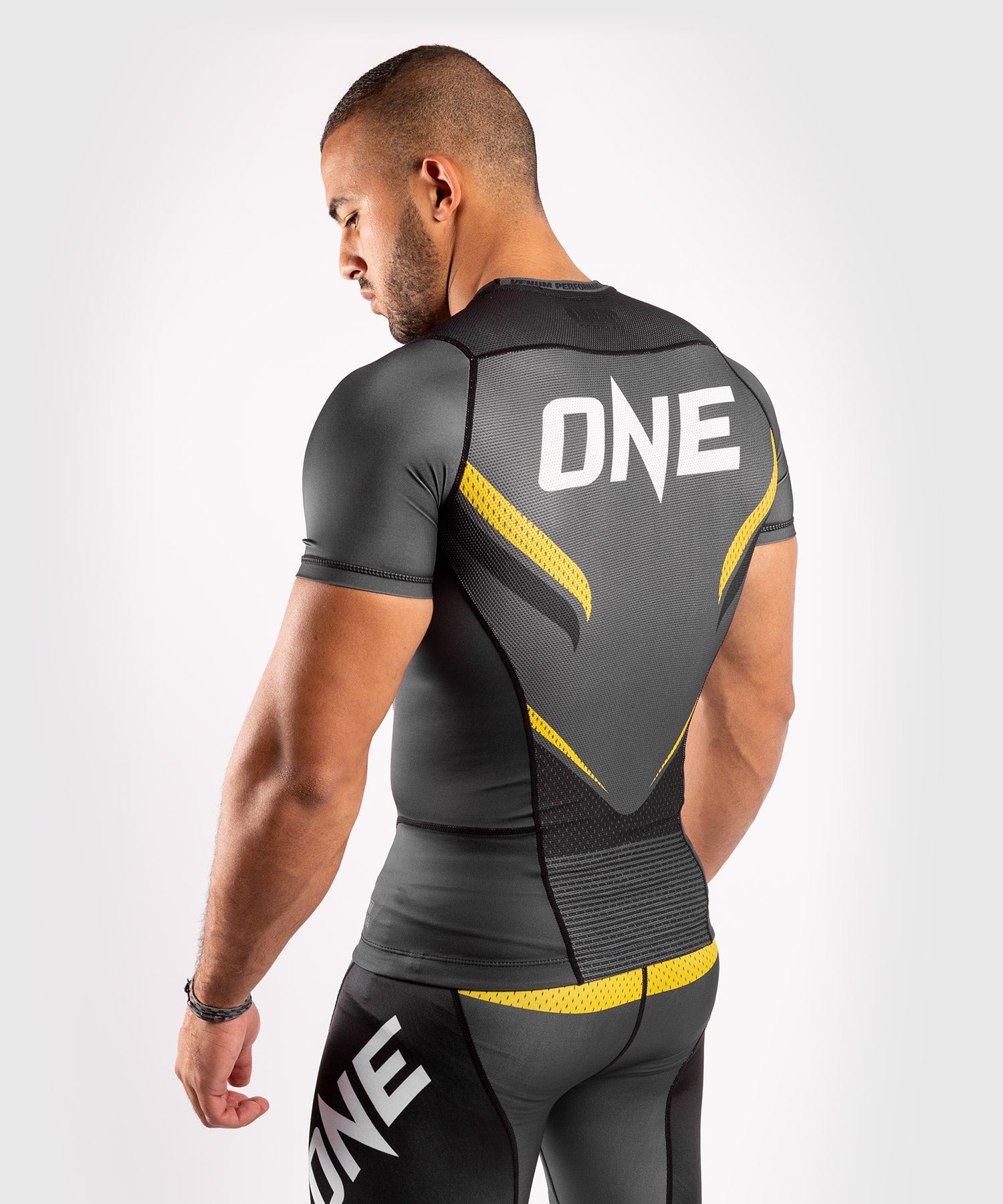 Venum ONE FC Impact Rashguard - short sleeves - Grey/Yellow