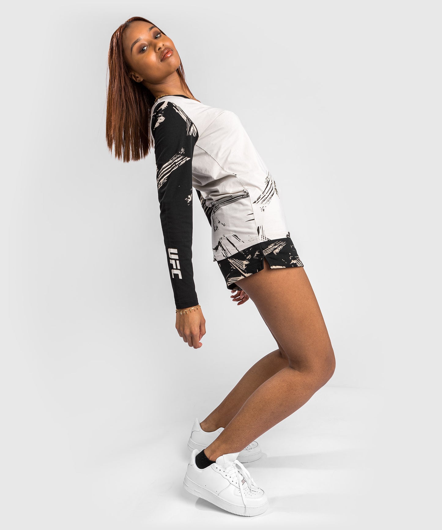 UFC Venum Authentic Fight Week Women’s 2.0 Long Sleeve T-Shirt - Sand/Black