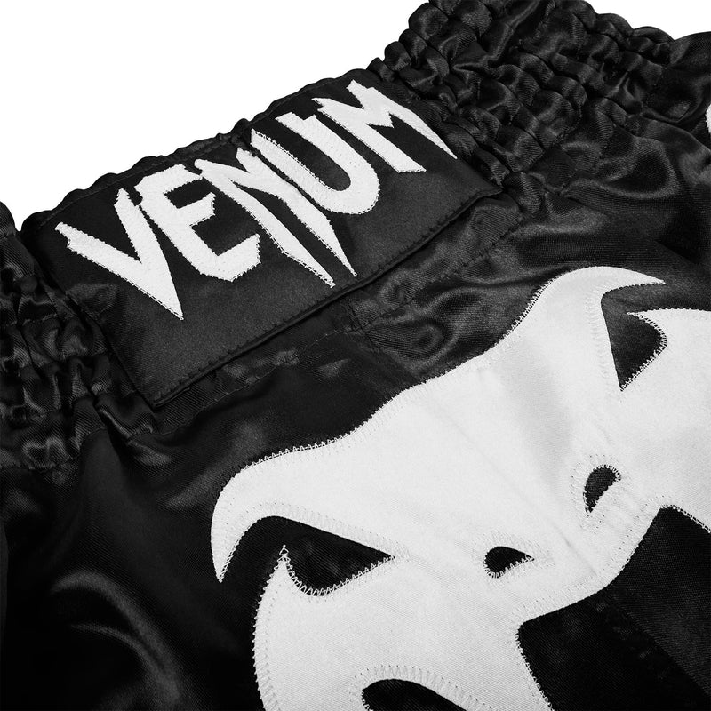 Pantalones Cortos de Muay Thai Venum Bangkok Inferno - Negro/Blanco