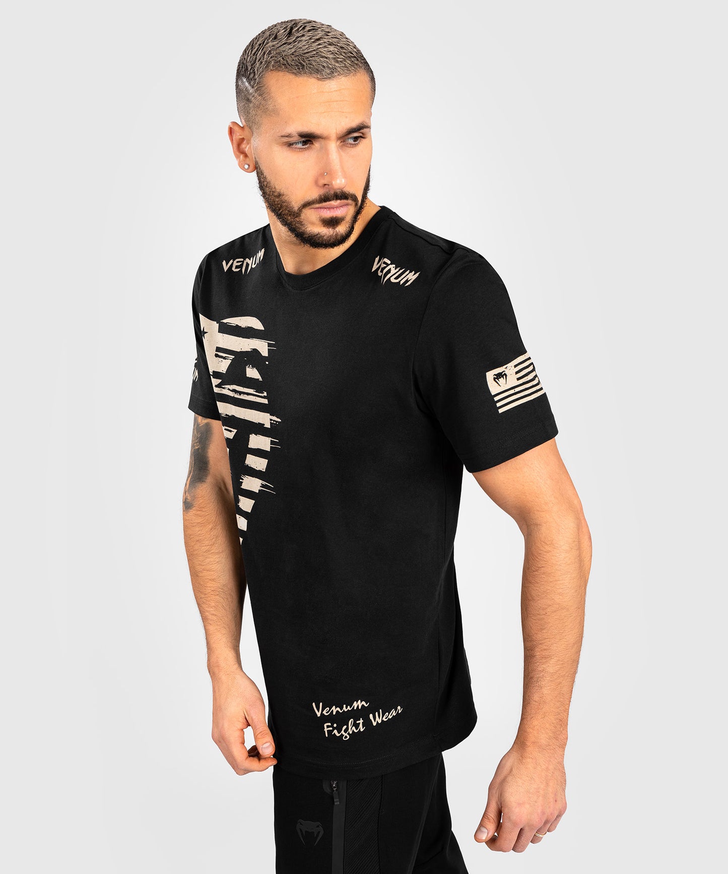 VENUM GIANT USA T-SHIRT - REGULAR FIT - BLACK